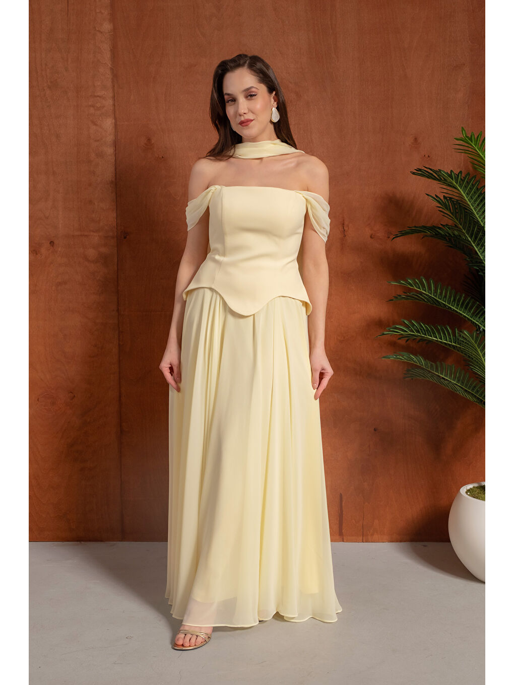 Kadın Sarı Dar Kalıp Şal Yaka Straplez Söz Nişan Abiye Elbise