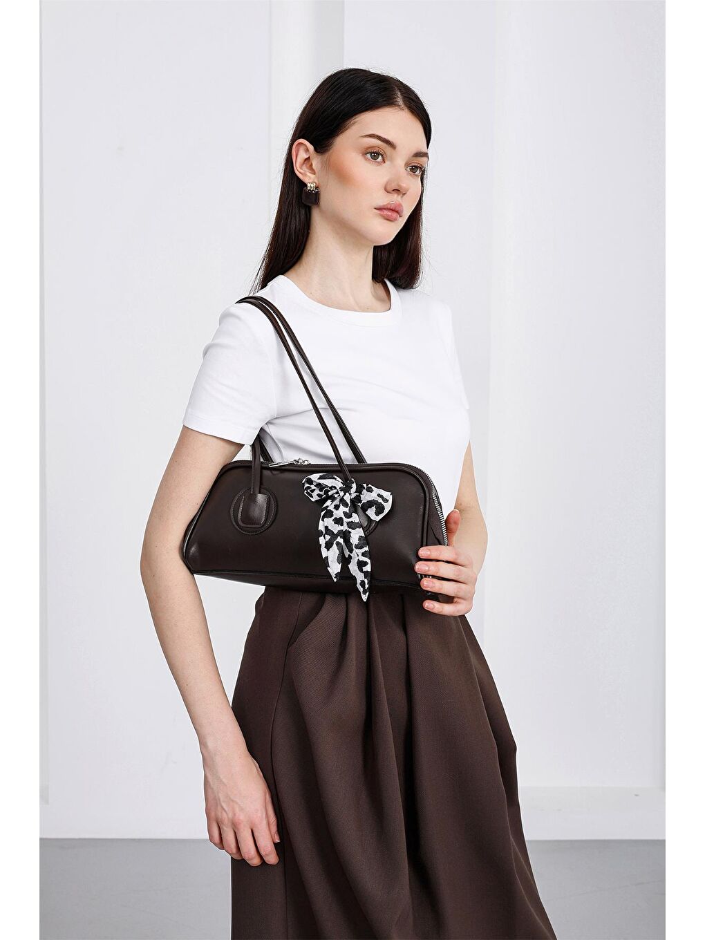 Kahverengi Vita Fular Detaylı Bowling Çanta  Acı Kahve-1