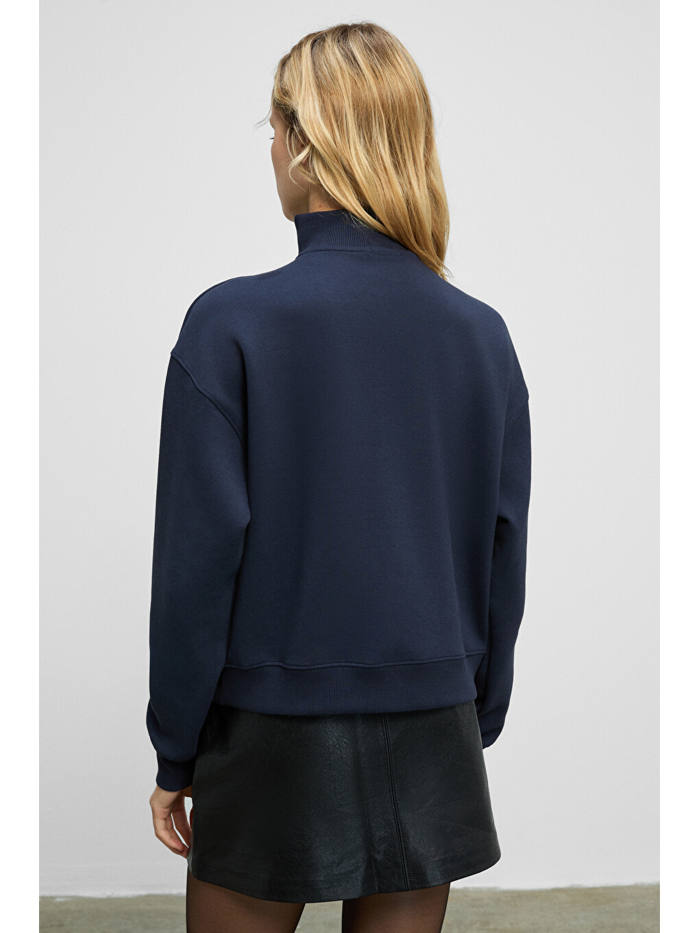 Endora Kadın Yumuşak Polarlı Kumaşlı Yakası Fermuarlı Regular Lacivert Sweatshirt-5