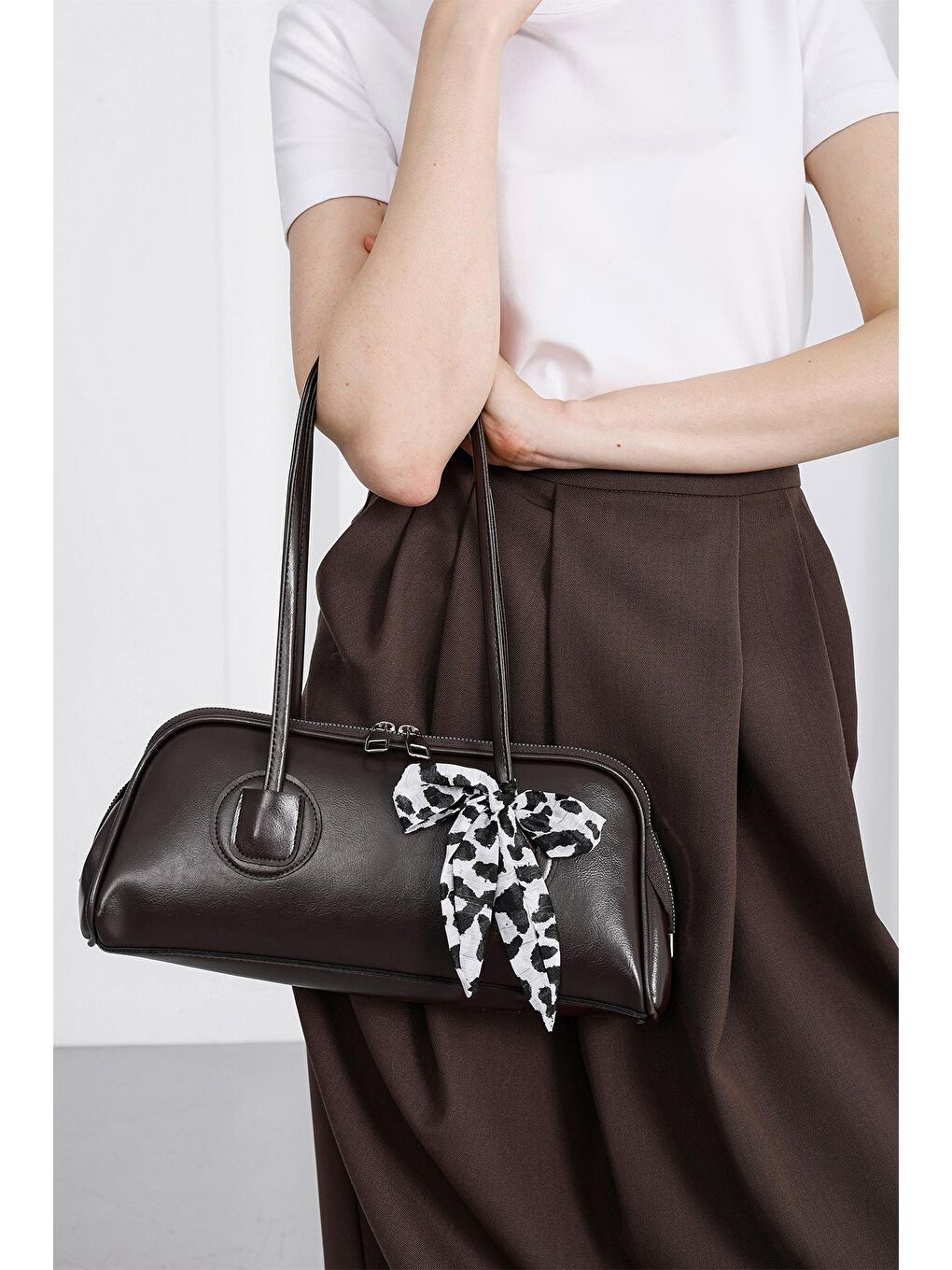 Kahverengi Vita Fular Detaylı Bowling Çanta  Acı Kahve-2