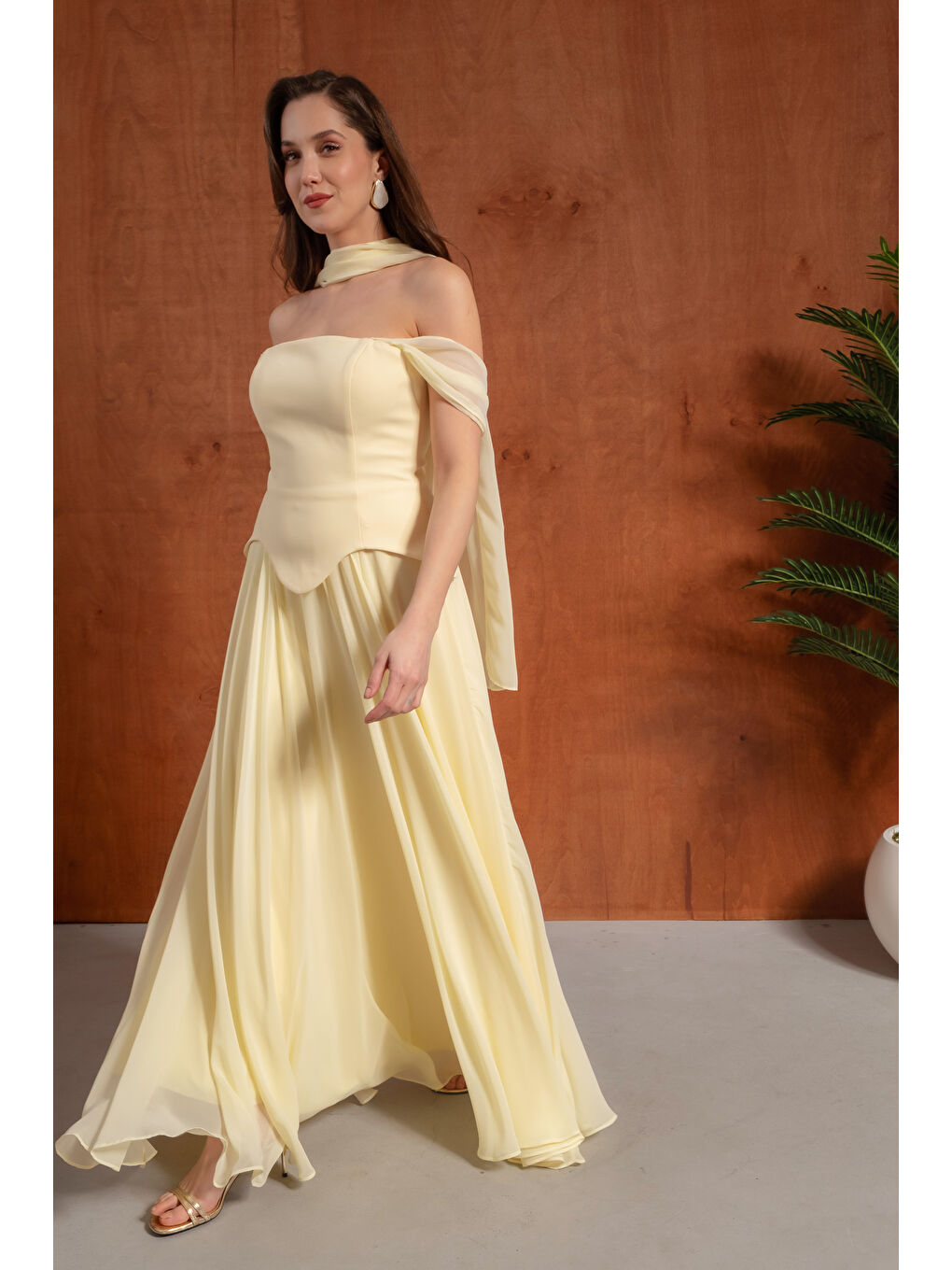 Kadın Sarı Dar Kalıp Şal Yaka Straplez Söz Nişan Abiye Elbise-1