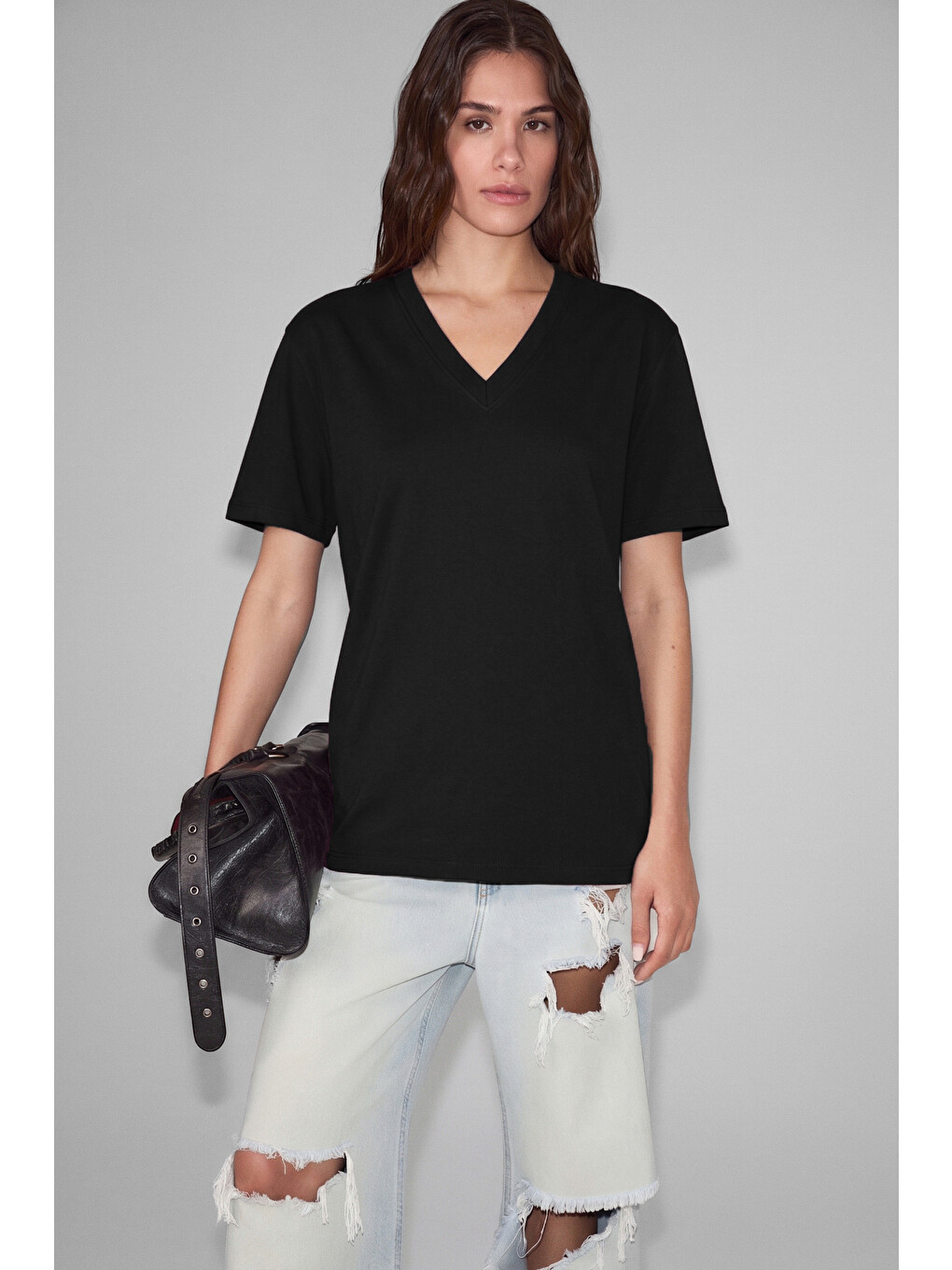 Sheane Kadın %100 Organik Pamuk Derin V Yakalı Comfort Fit Siyah T-shirt