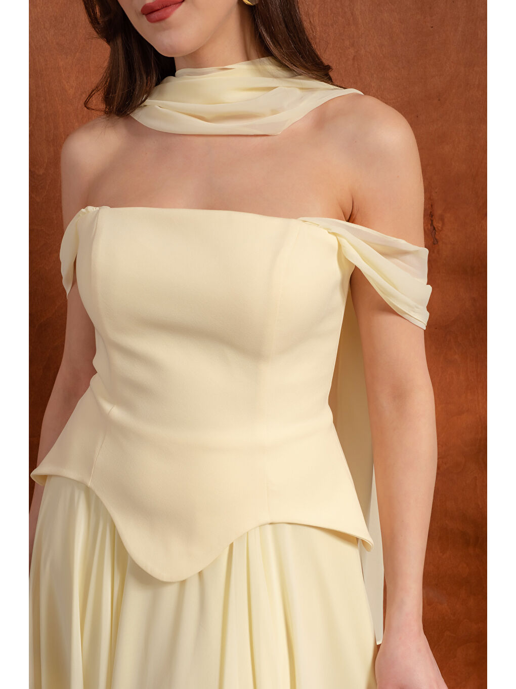 Kadın Sarı Dar Kalıp Şal Yaka Straplez Söz Nişan Abiye Elbise-4