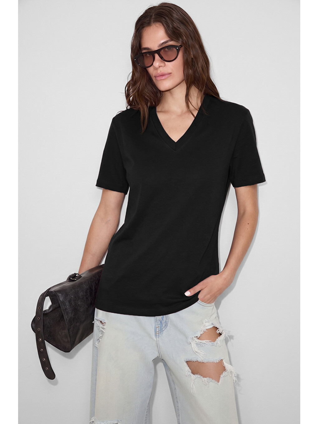 Sheane Kadın %100 Organik Pamuk Derin V Yakalı Comfort Fit Siyah T-shirt-1