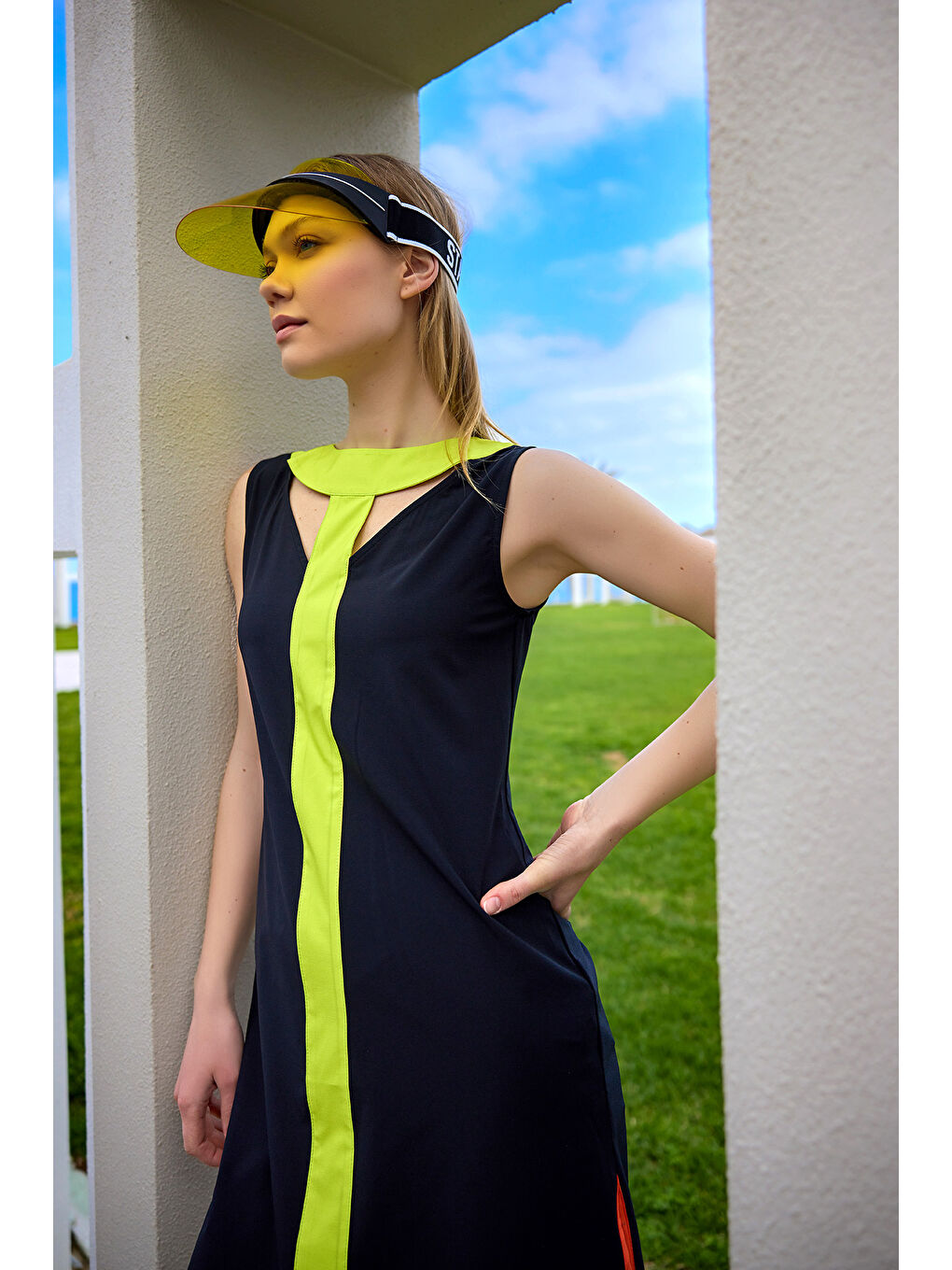 Siyah Yarı Kapalı Mayo H2502-1-1