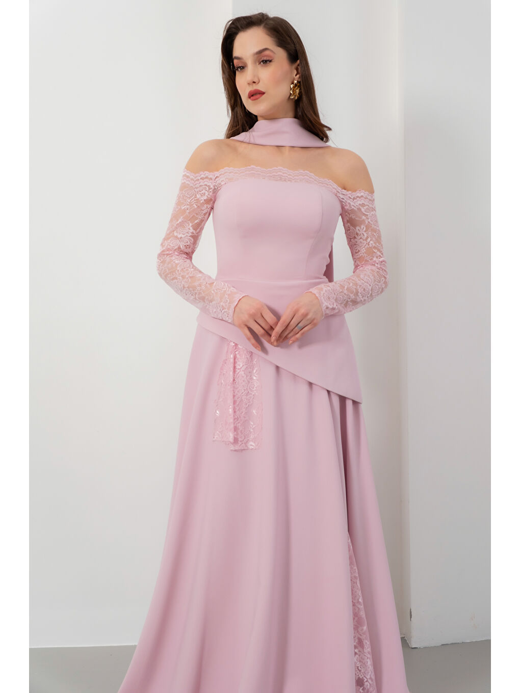 Pembe Kadın Pudra Dar Kalıp Kayık Yaka Dantel Detay Uzun Abiye Elbise-2