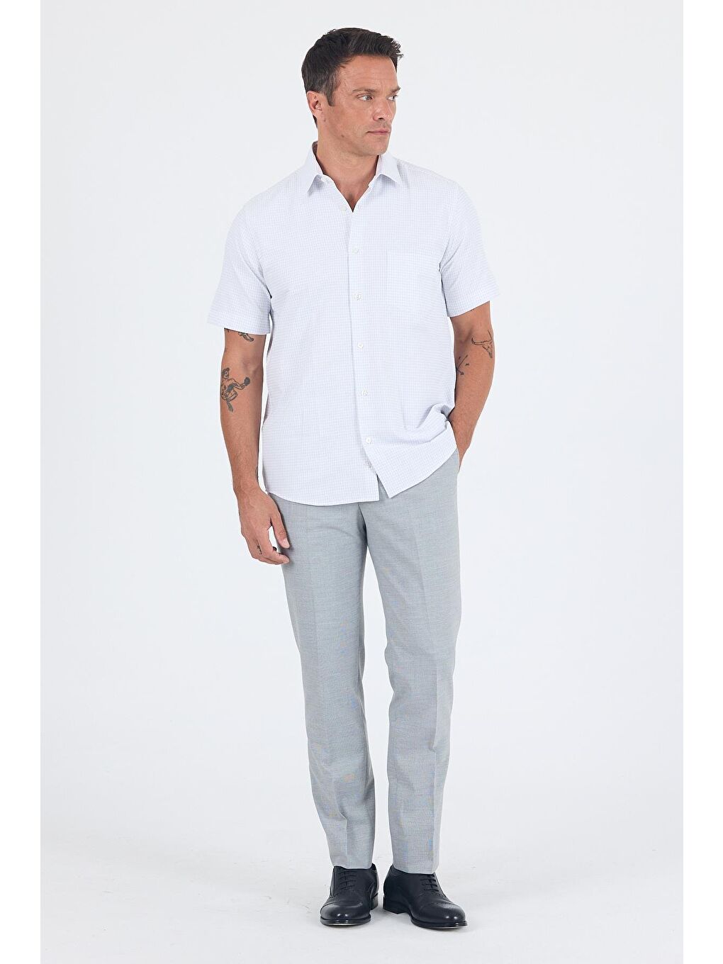 Beyaz Sert Yaka Kısa Kol Cepli Comfort Fit Cls Büyük Beden Gömlek 1004250261-1