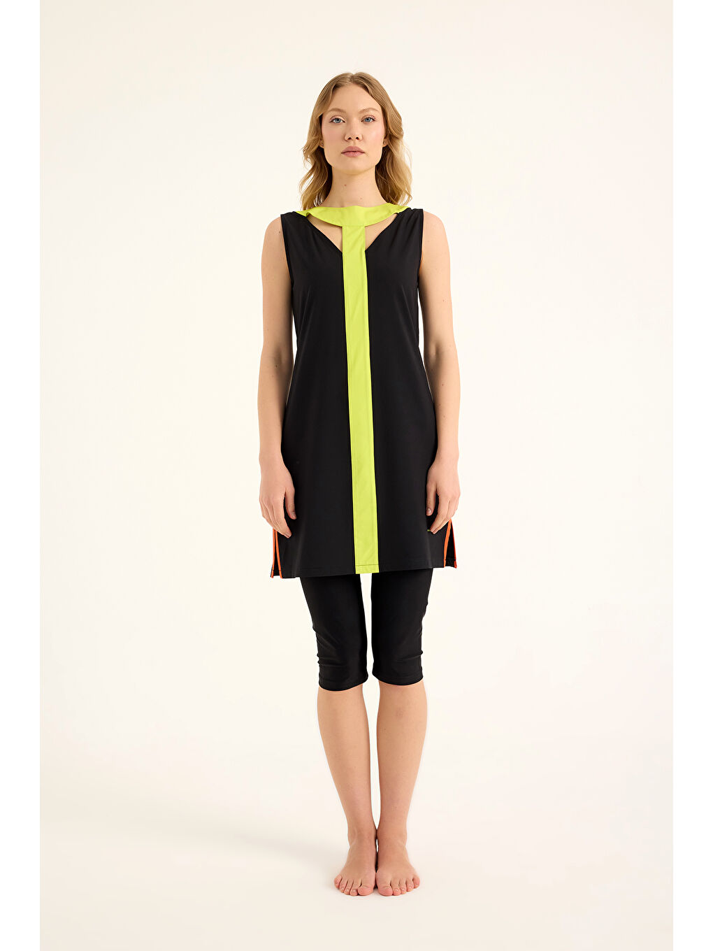 Siyah Yarı Kapalı Mayo H2502-1-4