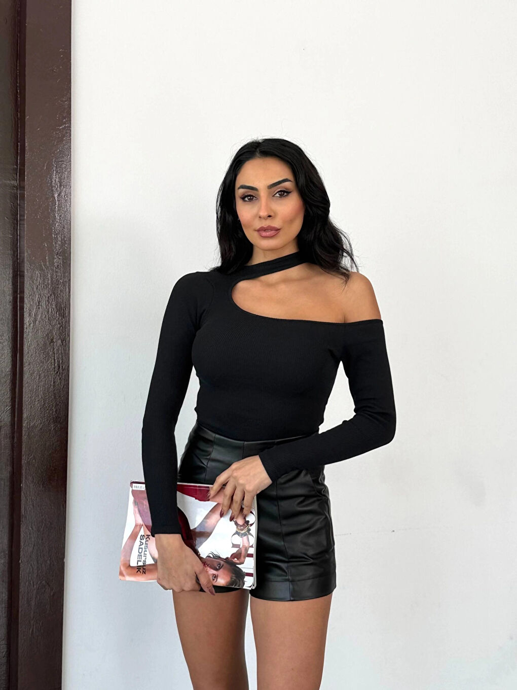 Kadın Siyah Tek Omuz Yırtmaç Detaylı Uzun Kollu Fitilli Kaşkorse Bluz HZL25W-FRY121531-2