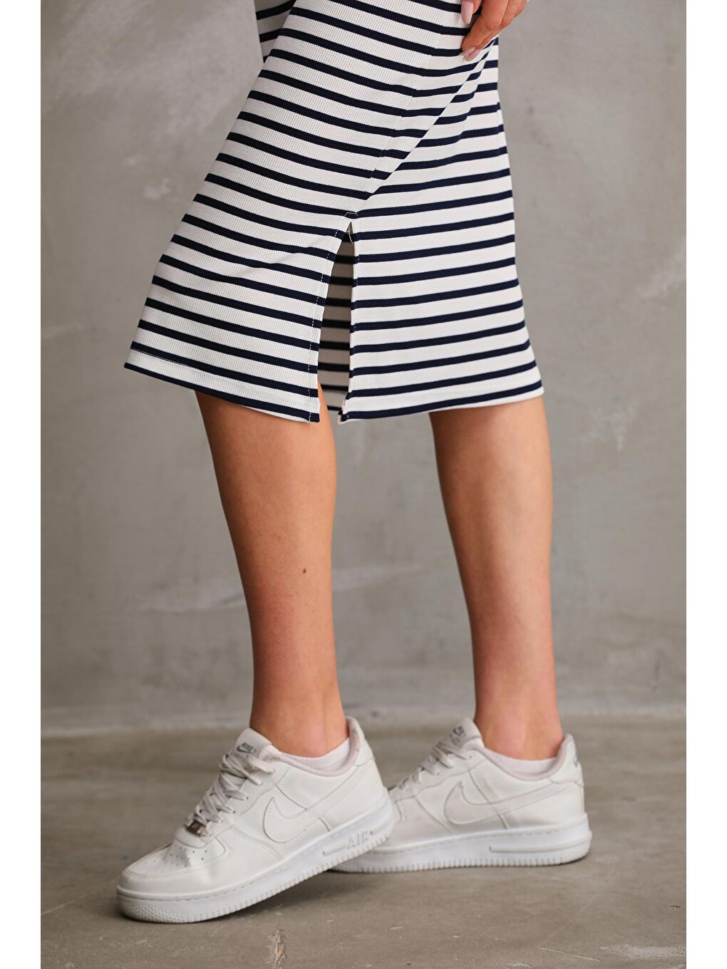 Beyaz Kısa Kol Bisiklet Yaka Fittilli Kaşkorse Çizgili Hamile Elbisesi-4