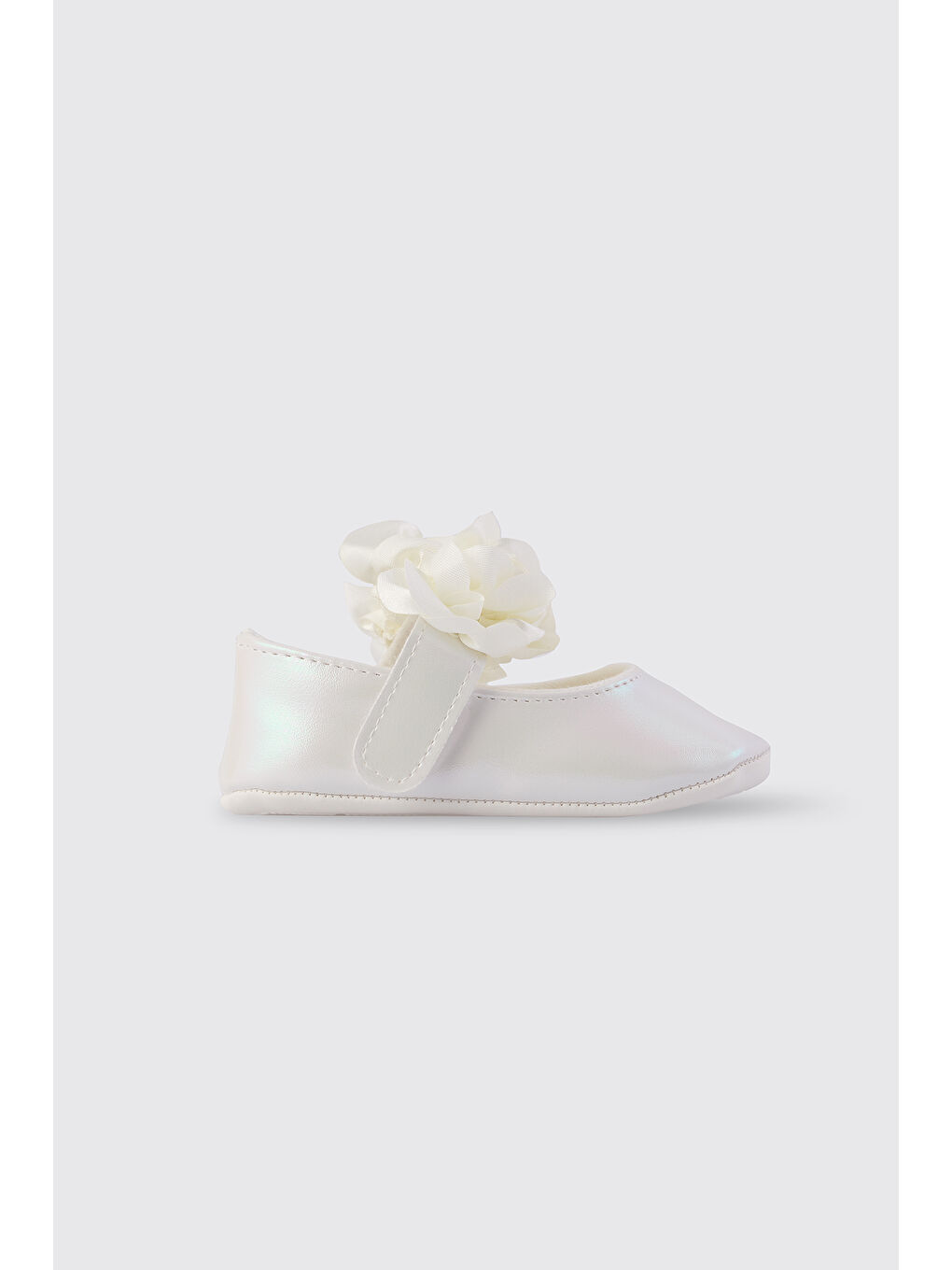 Yenidoğan Çiçek Detaylı Ekru Patik