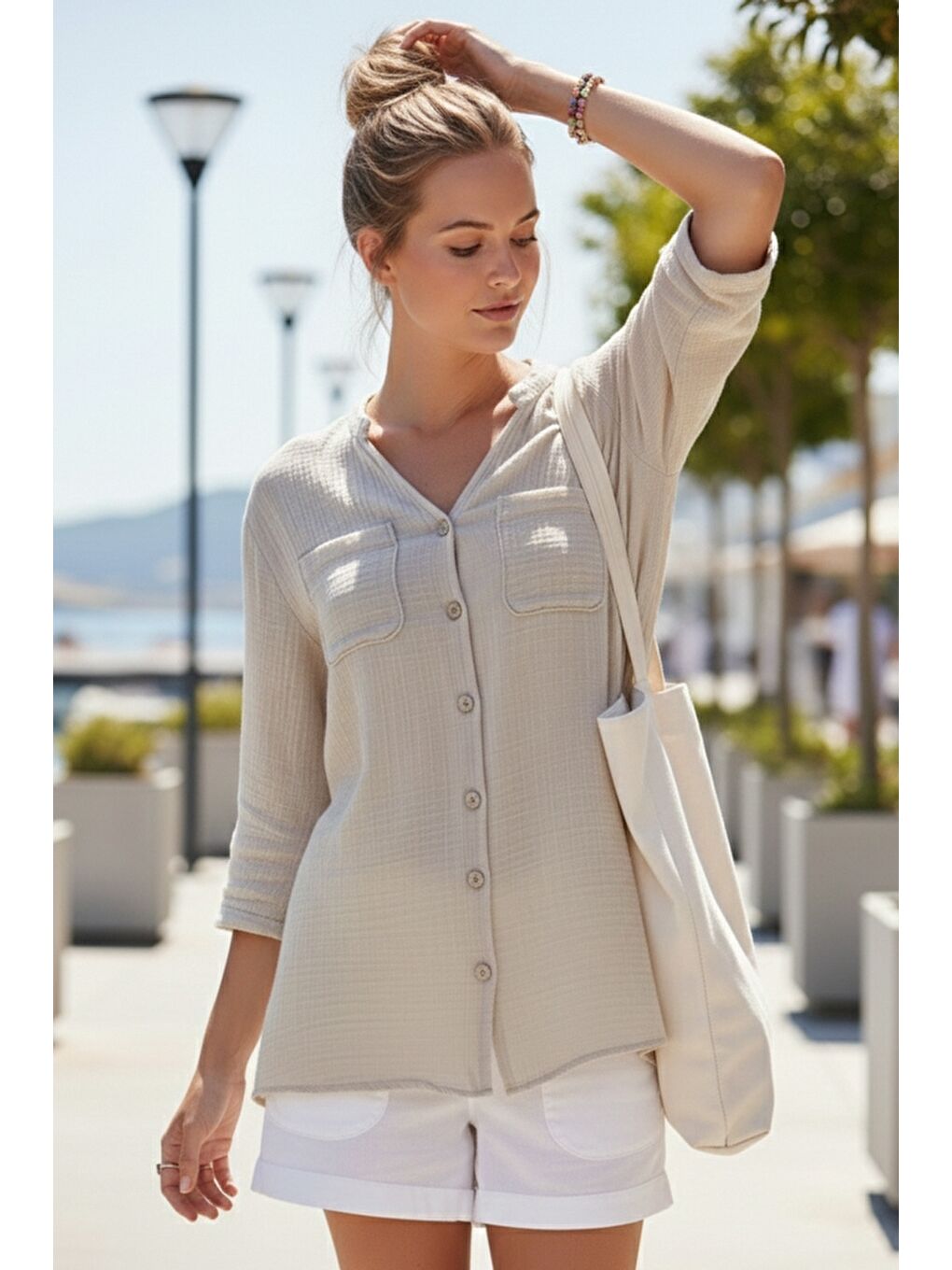 Bej Hakim Yaka Düğmeli 3/4 Kol Çift Cepli Arkası Fistolu Casual Müslin Salaş Dokuma Gömlek 74 65-3