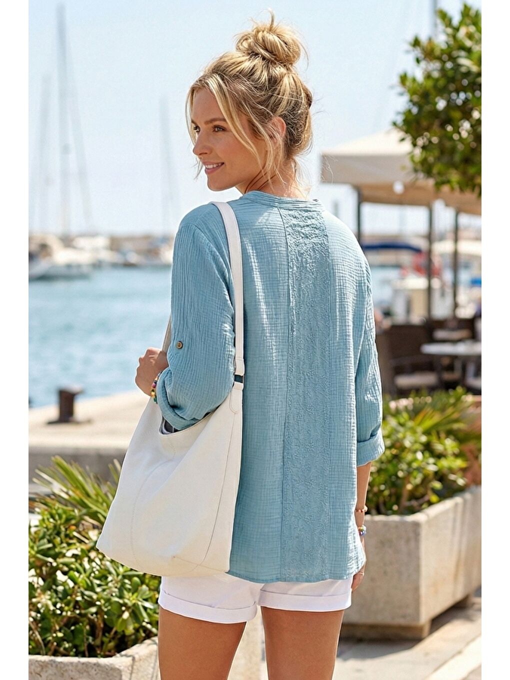 Mavi Hakim Yaka Düğmeli 3/4 Kol Çift Cepli Arkası Fistolu Casual Müslin Salaş Dokuma Gömlek 74 65-1