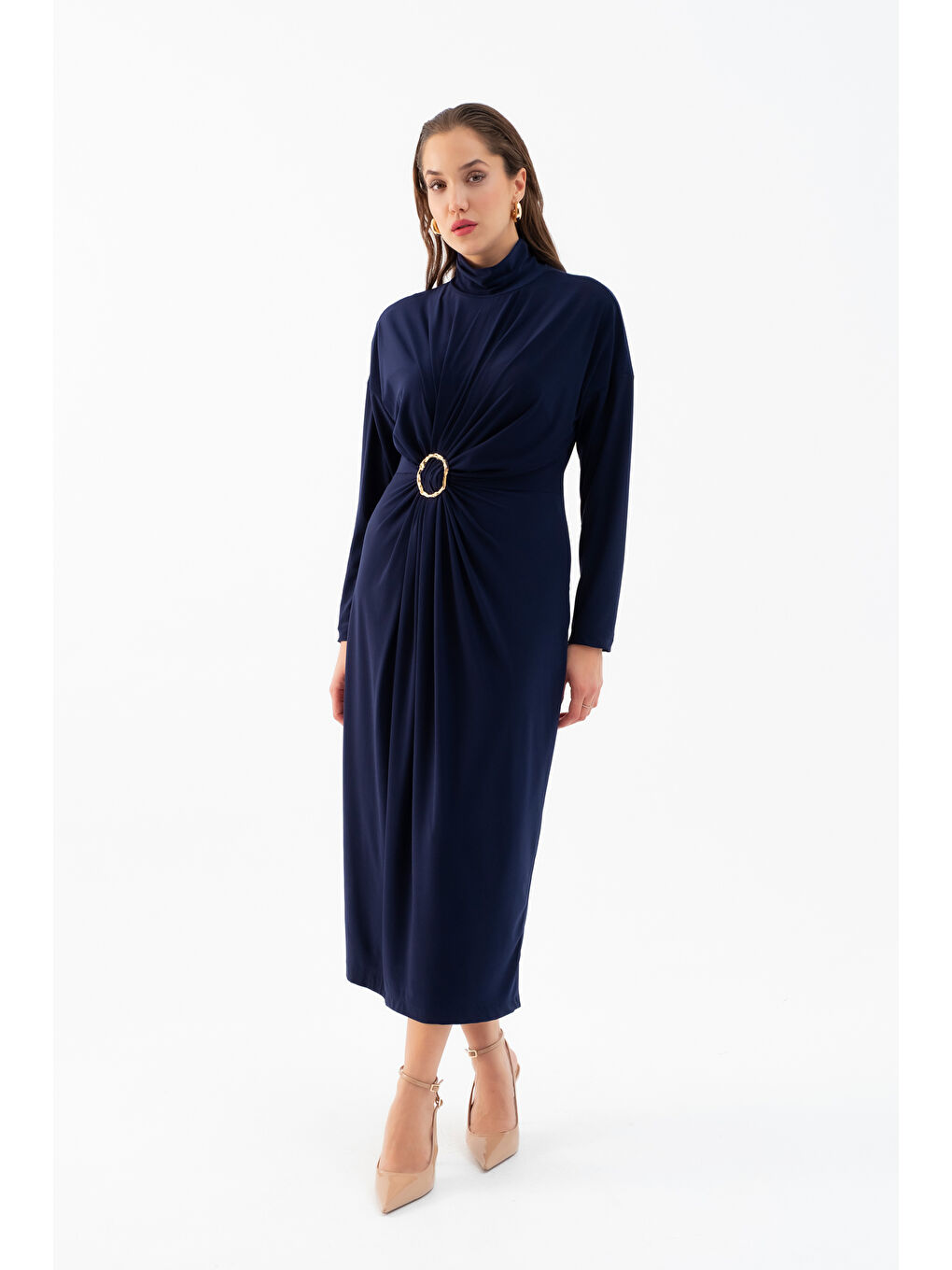 Kadın Lacivert Büzgülü Aksesuar Detaylı Midi Elbise