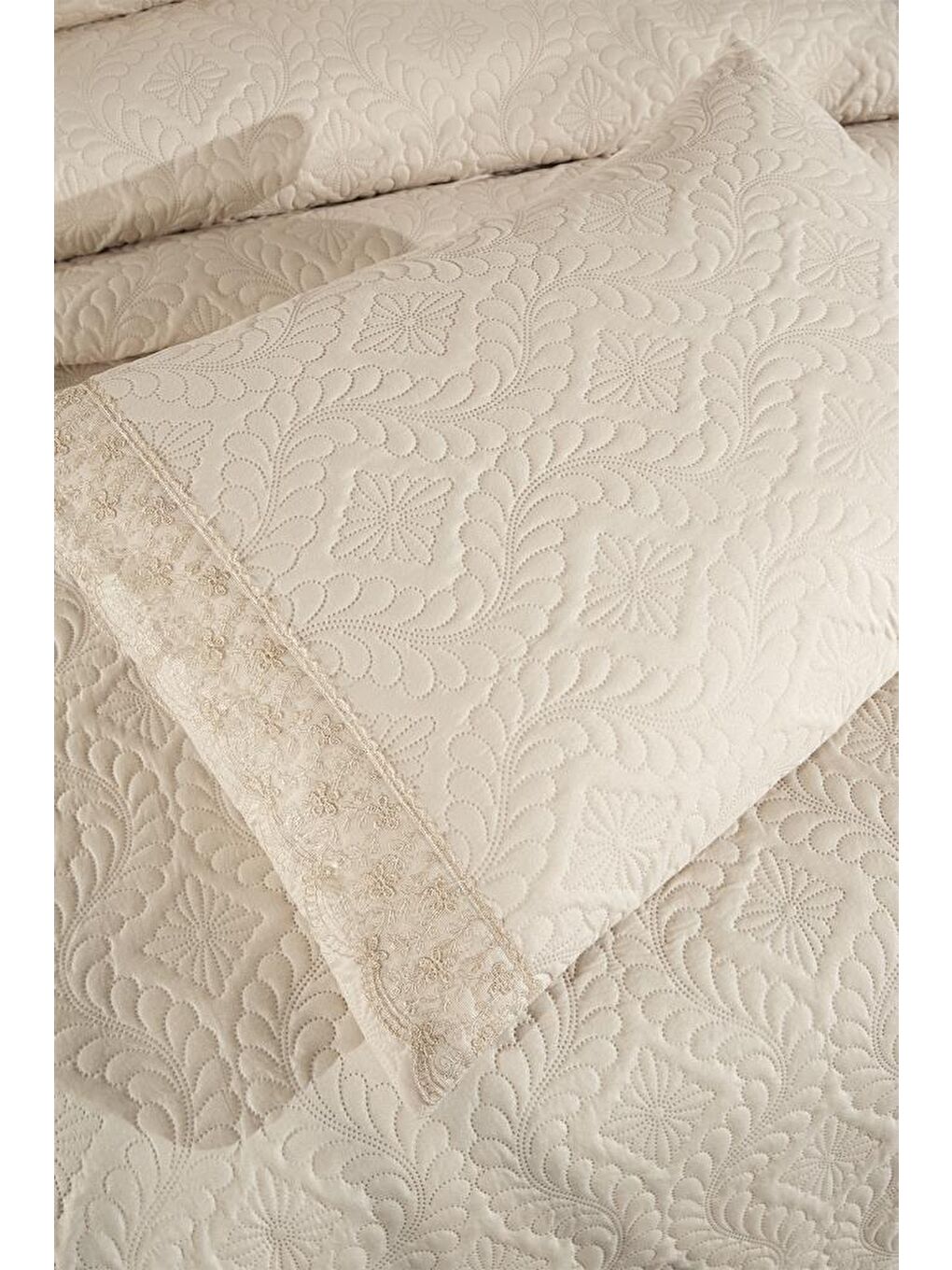 Zoya Dantelli Kapitoneli Ultrasonik Çift Kişilik Yatak Örtüsü Bej-6