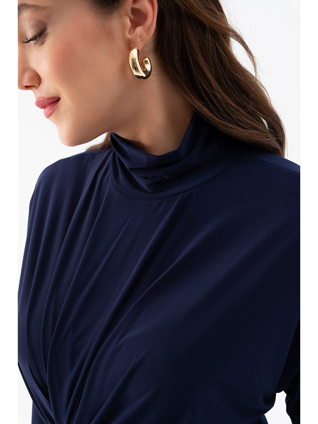 Kadın Lacivert Büzgülü Aksesuar Detaylı Midi Elbise-4