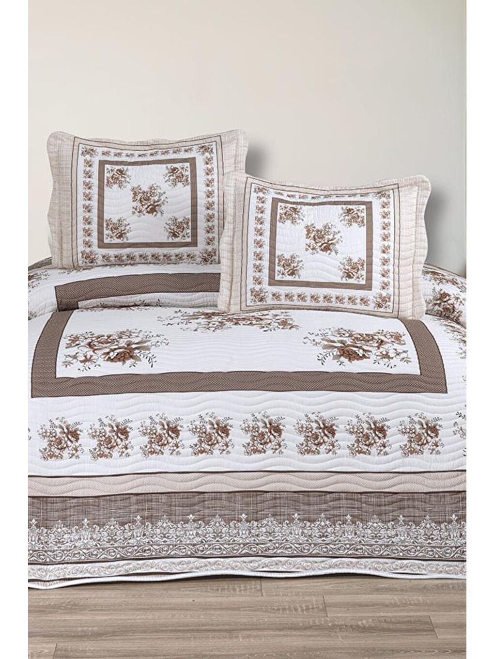 Kahverengi Solindra Baskılı Kapitoneli Çift Kişilik Yatak Örtüsü Kahve