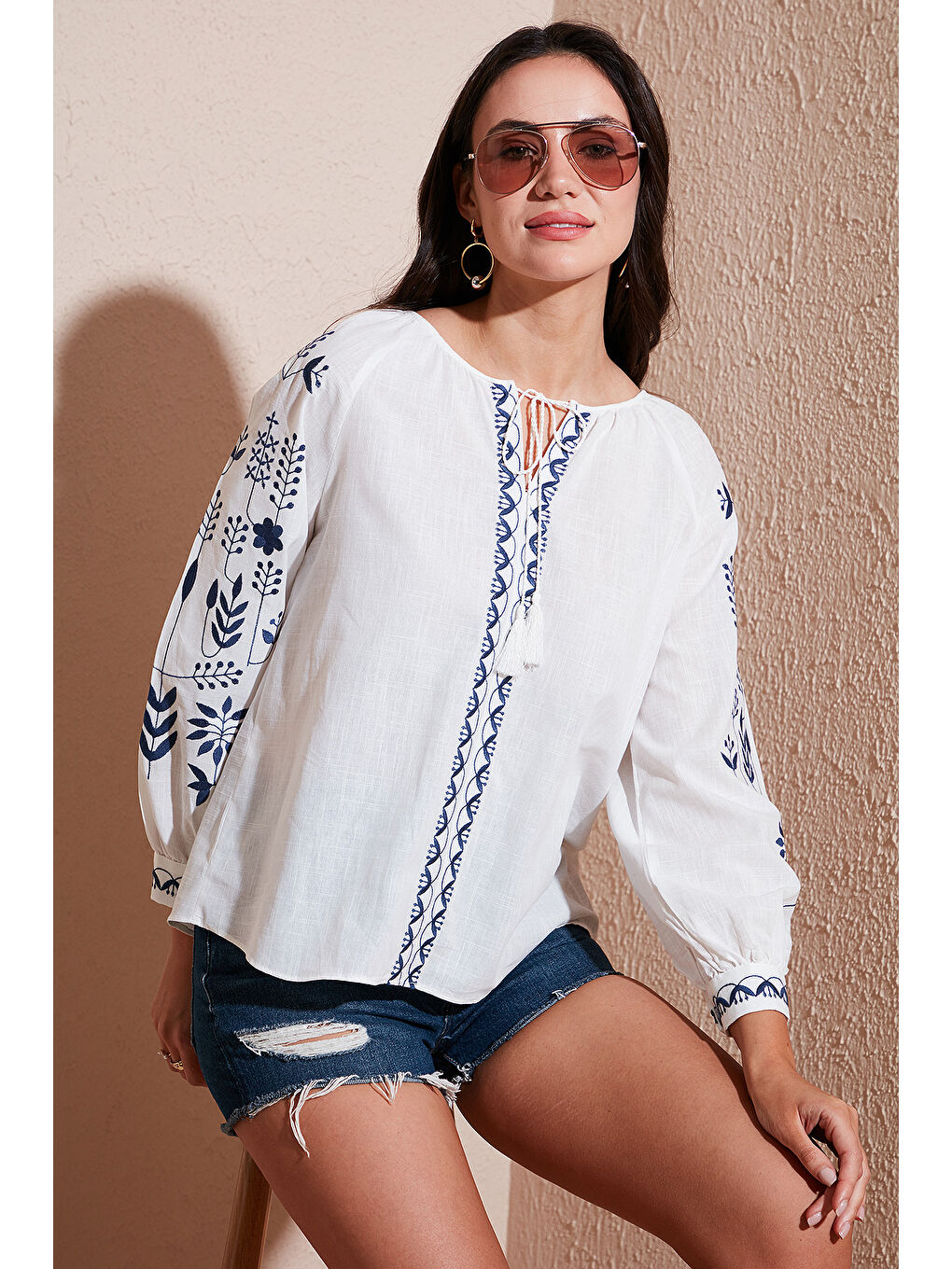 Ekru Pamuklu Regular Fit Balon Kol Nakış İşlemeli Kadın Bluz 6110936-1