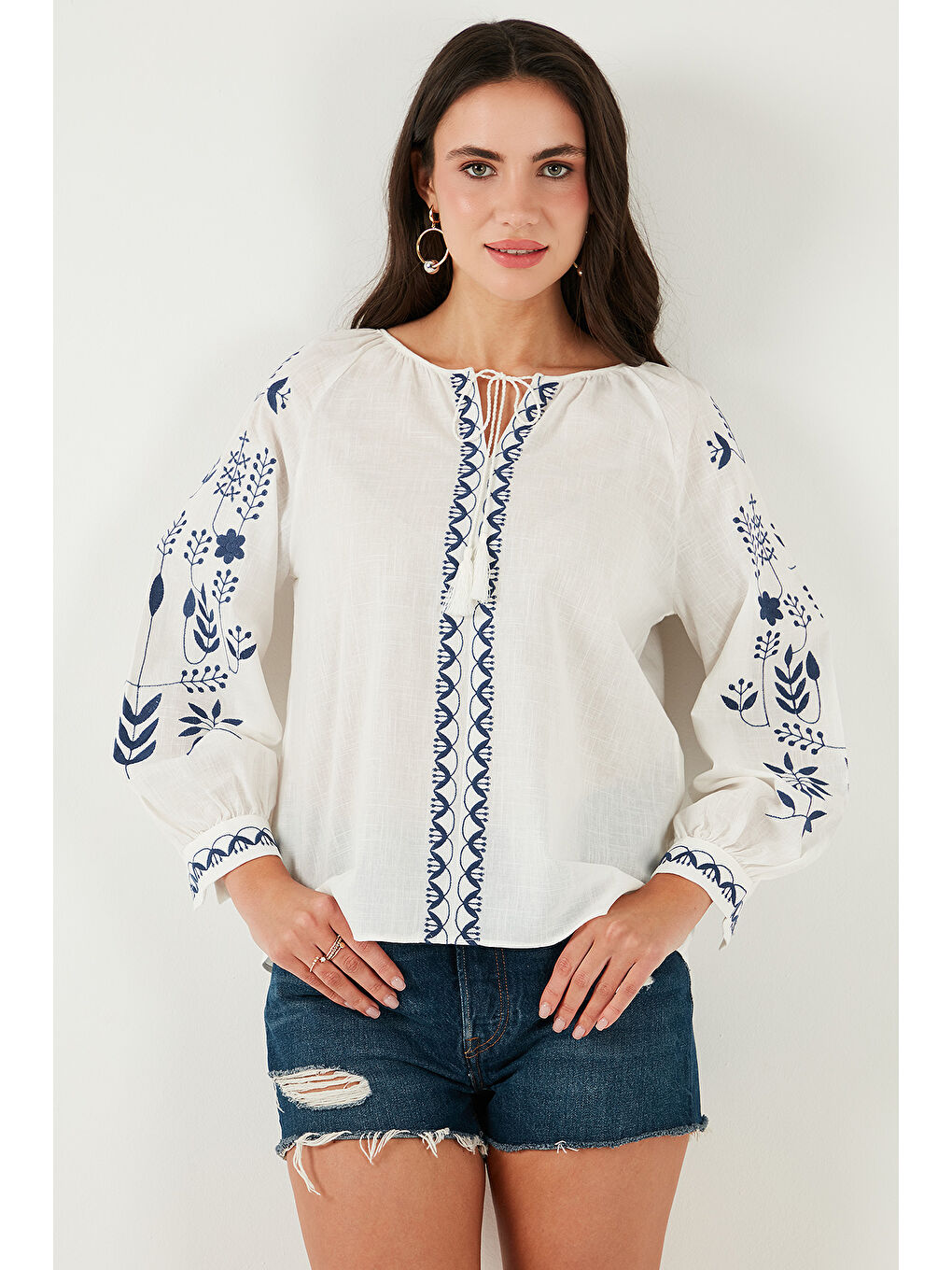 Ekru Pamuklu Regular Fit Balon Kol Nakış İşlemeli Kadın Bluz 6110936-2