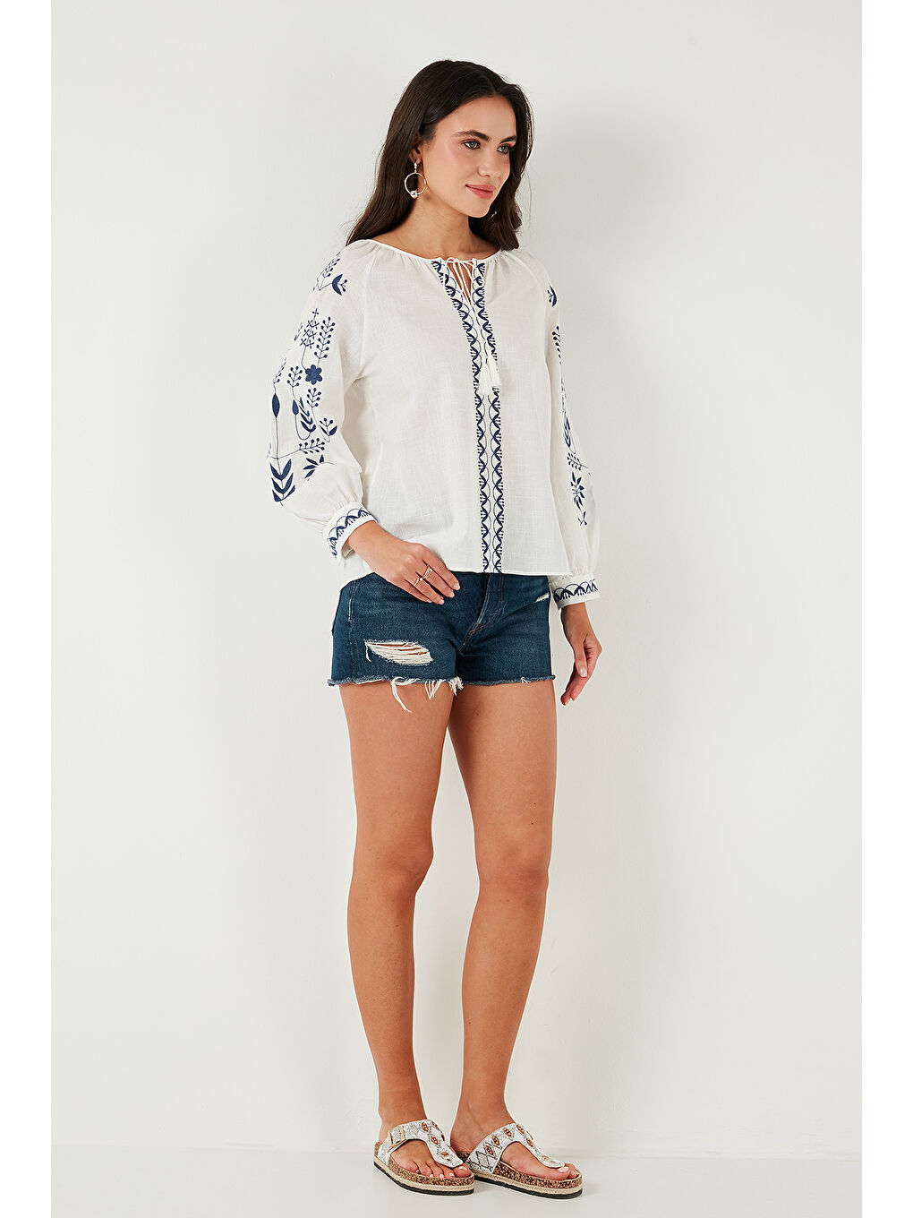 Ekru Pamuklu Regular Fit Balon Kol Nakış İşlemeli Kadın Bluz 6110936-3