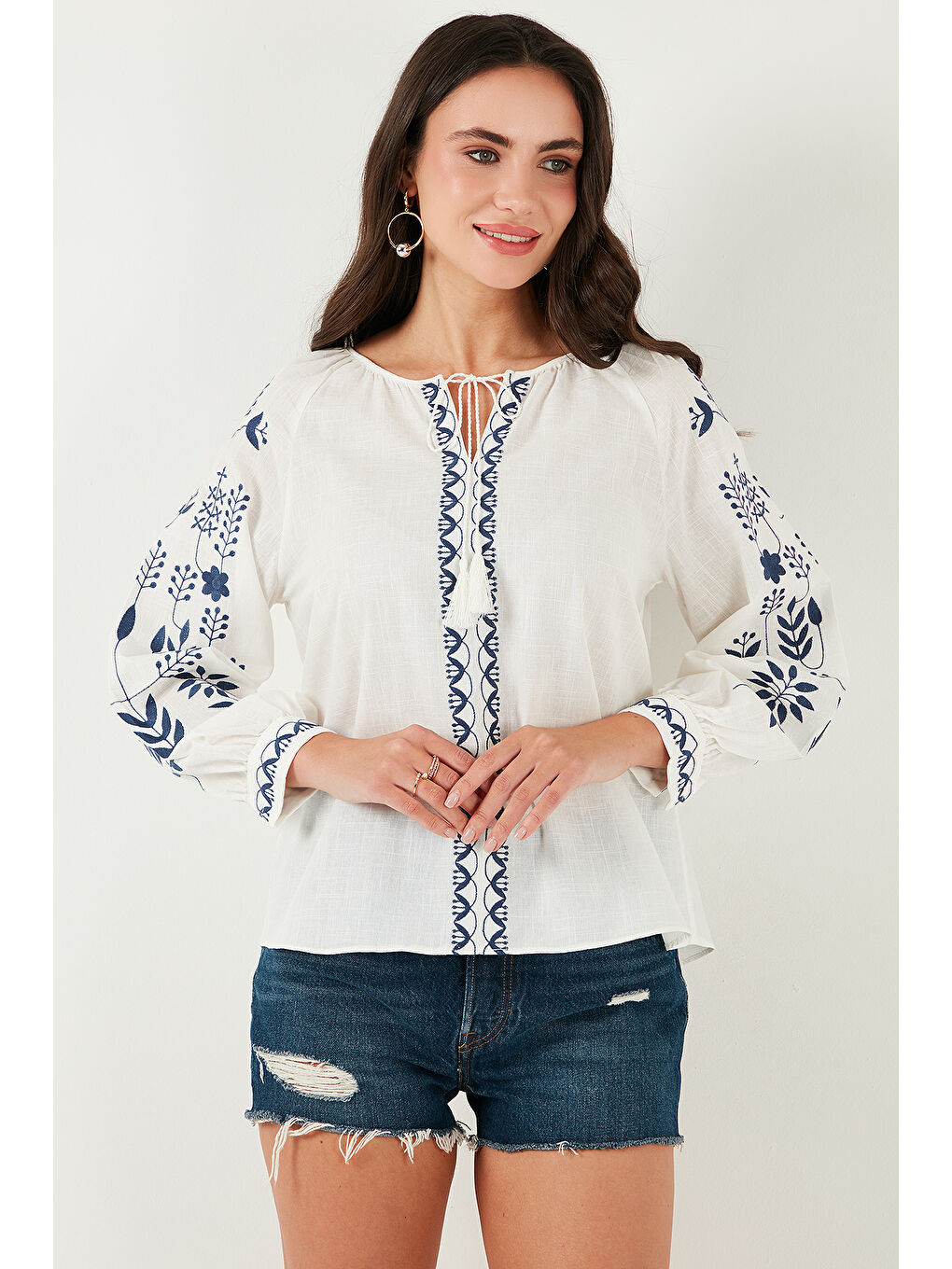 Ekru Pamuklu Regular Fit Balon Kol Nakış İşlemeli Kadın Bluz 6110936-4