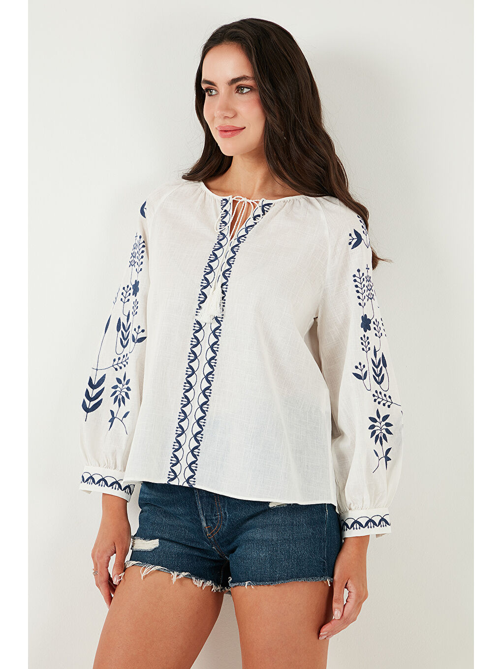 Ekru Pamuklu Regular Fit Balon Kol Nakış İşlemeli Kadın Bluz 6110936-5