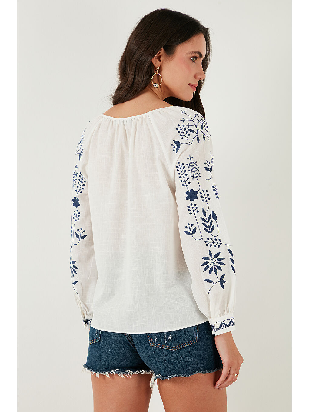 Ekru Pamuklu Regular Fit Balon Kol Nakış İşlemeli Kadın Bluz 6110936-6