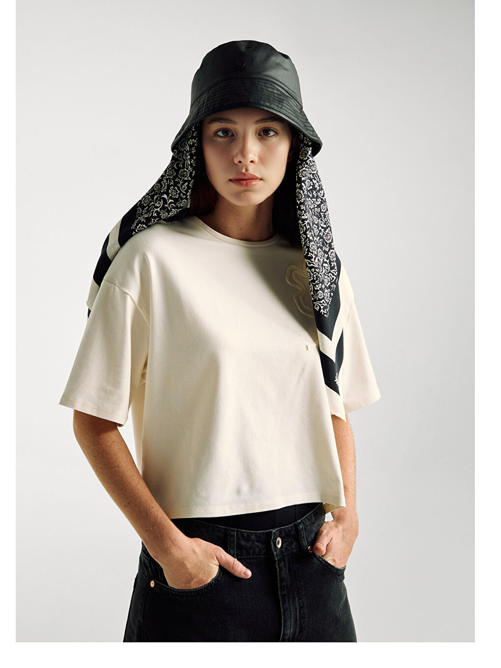 Ekru Kadın Krem Pamuk Karışımlı Çiçek Aplikeli T-Shirt-4