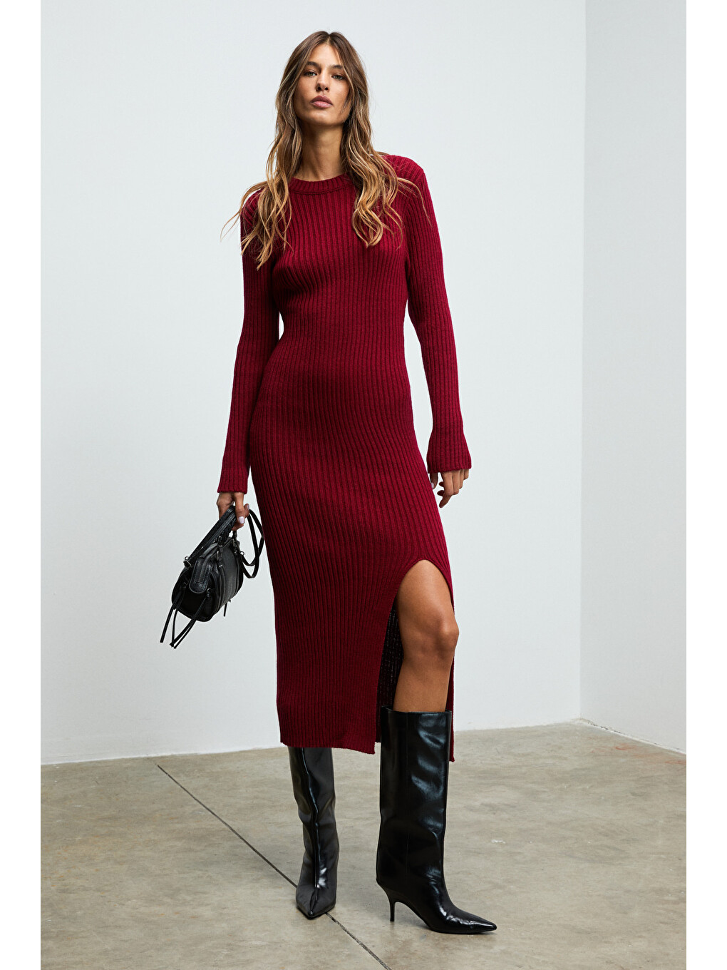 Soreya Kadın Yuvarlak Yaka Çizgi Desenli Yırtmaçlı Slim Fit Triko Bordo Elbise-1