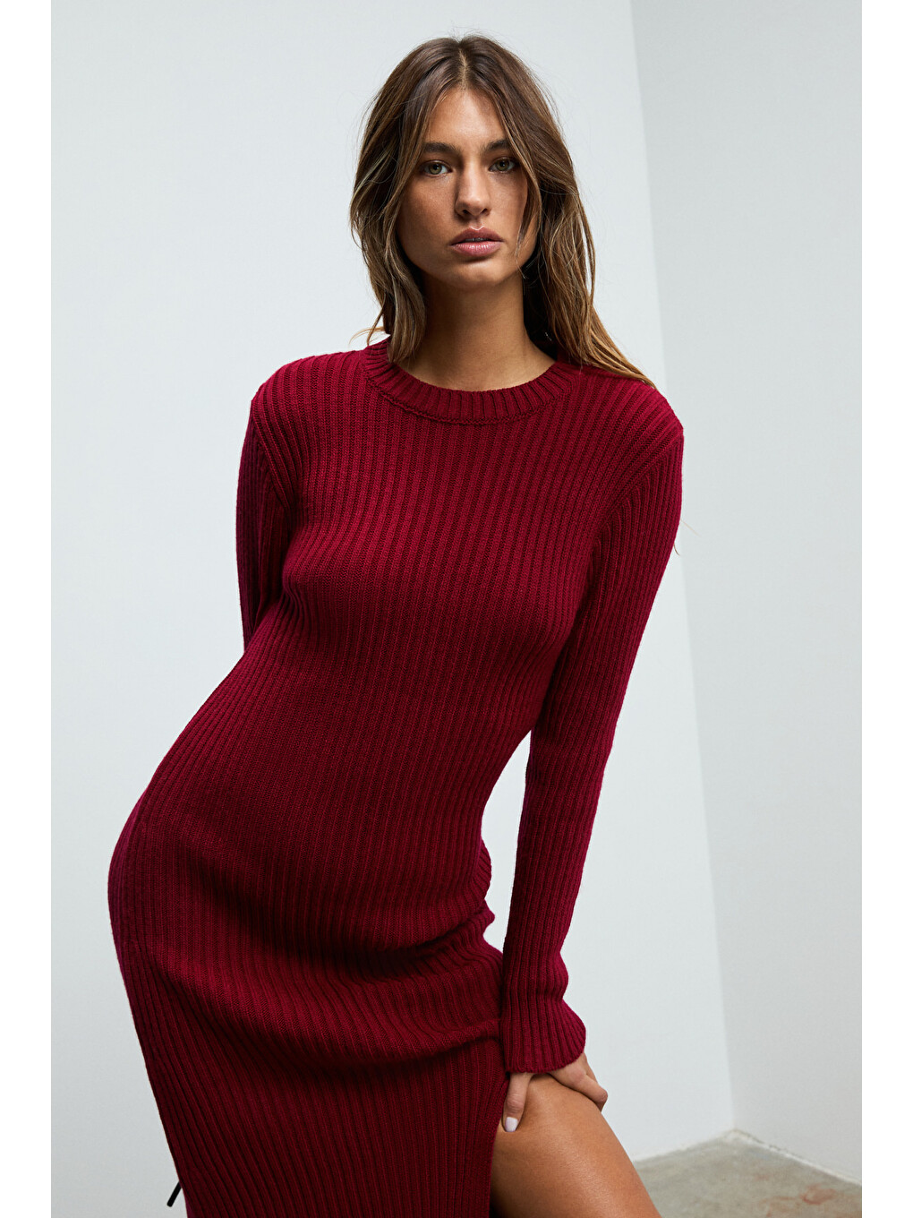 Soreya Kadın Yuvarlak Yaka Çizgi Desenli Yırtmaçlı Slim Fit Triko Bordo Elbise-3