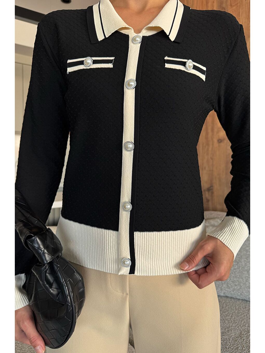 Siyah Kadın Polo Yaka İncili Düğme Detaylı Triko Hırka (s-m-l Beden Uyumludur.)-1