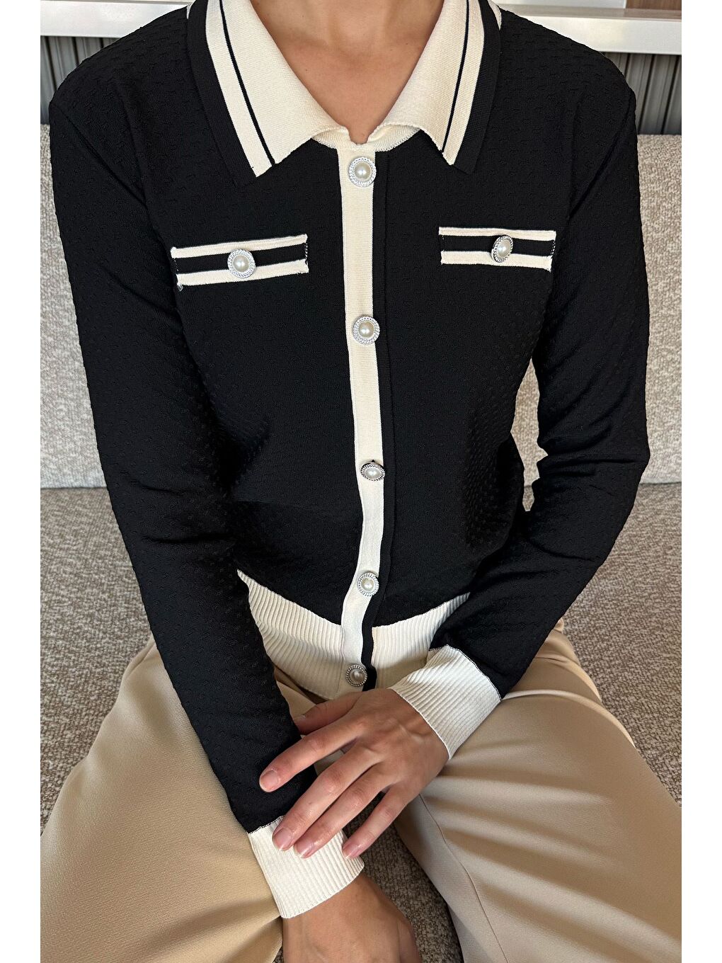 Siyah Kadın Polo Yaka İncili Düğme Detaylı Triko Hırka (s-m-l Beden Uyumludur.)-2