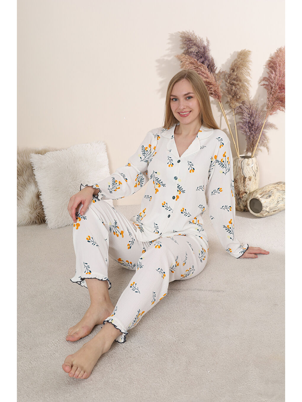 Beyaz Bürümcük Kumaş Önden Düğmeli Uzun Kollu Kadın Pijama Takımı 6007