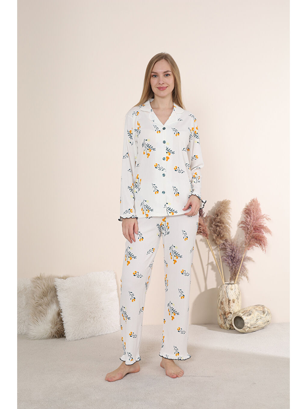 Beyaz Bürümcük Kumaş Önden Düğmeli Uzun Kollu Kadın Pijama Takımı 6007-3