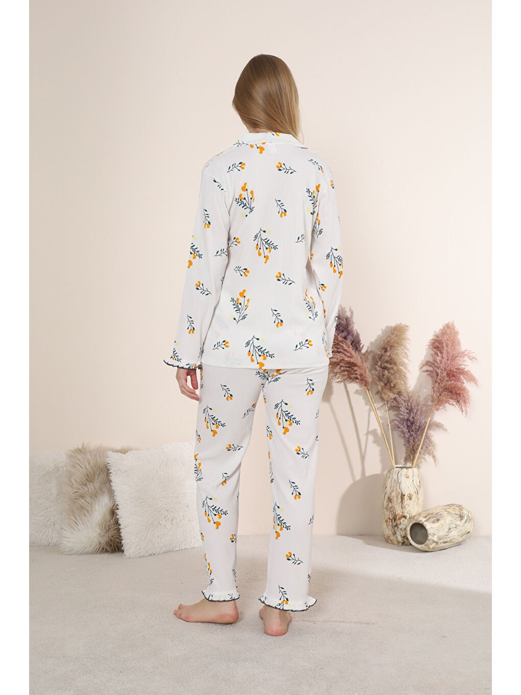 Beyaz Bürümcük Kumaş Önden Düğmeli Uzun Kollu Kadın Pijama Takımı 6007-4