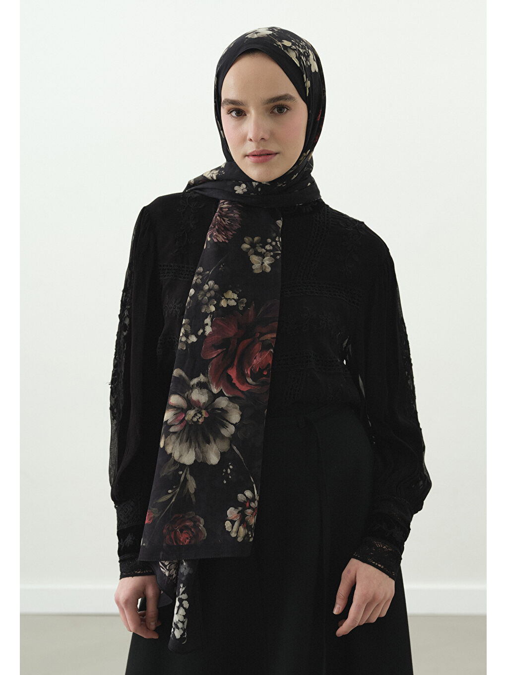 Siyah MIDNIGHT ROSE DESENLİ PAMUK VİSKON ŞAL SİYAH-1
