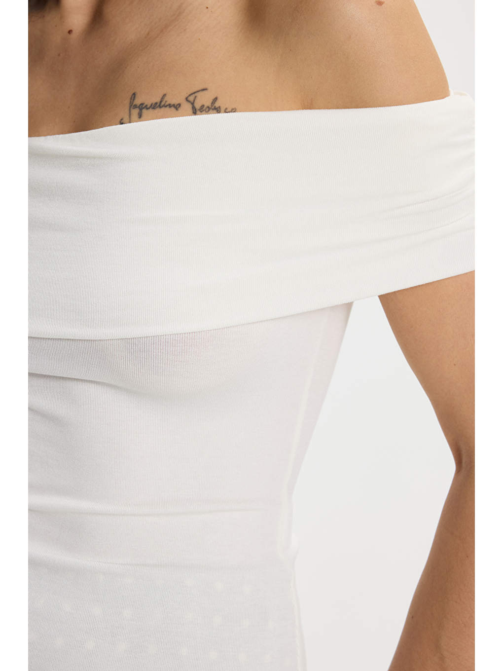Kadın Slim Fit Dar Kesim Pamuklu Kayık Yaka Kısa Kollu Elastanlı Beyaz Bluz-4