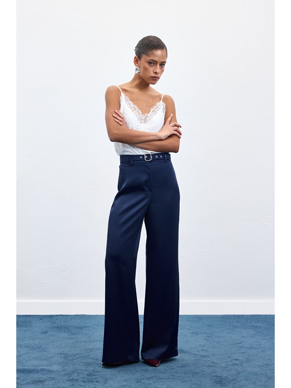 Kemer Detaylı Saten Pantolon - Lacivert-2