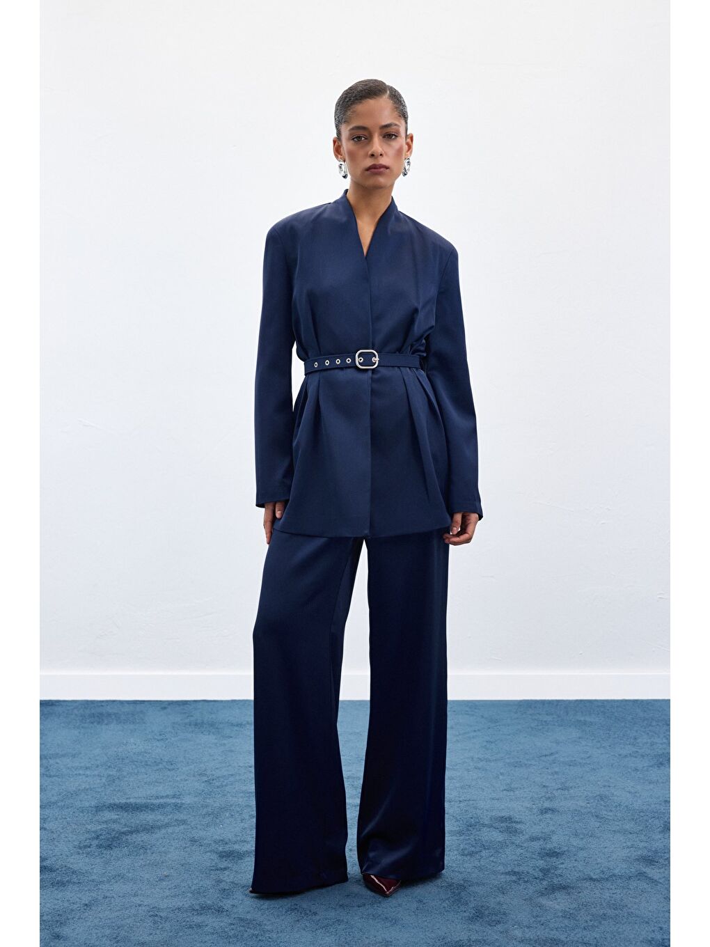 Kemer Detaylı Saten Pantolon - Lacivert-4