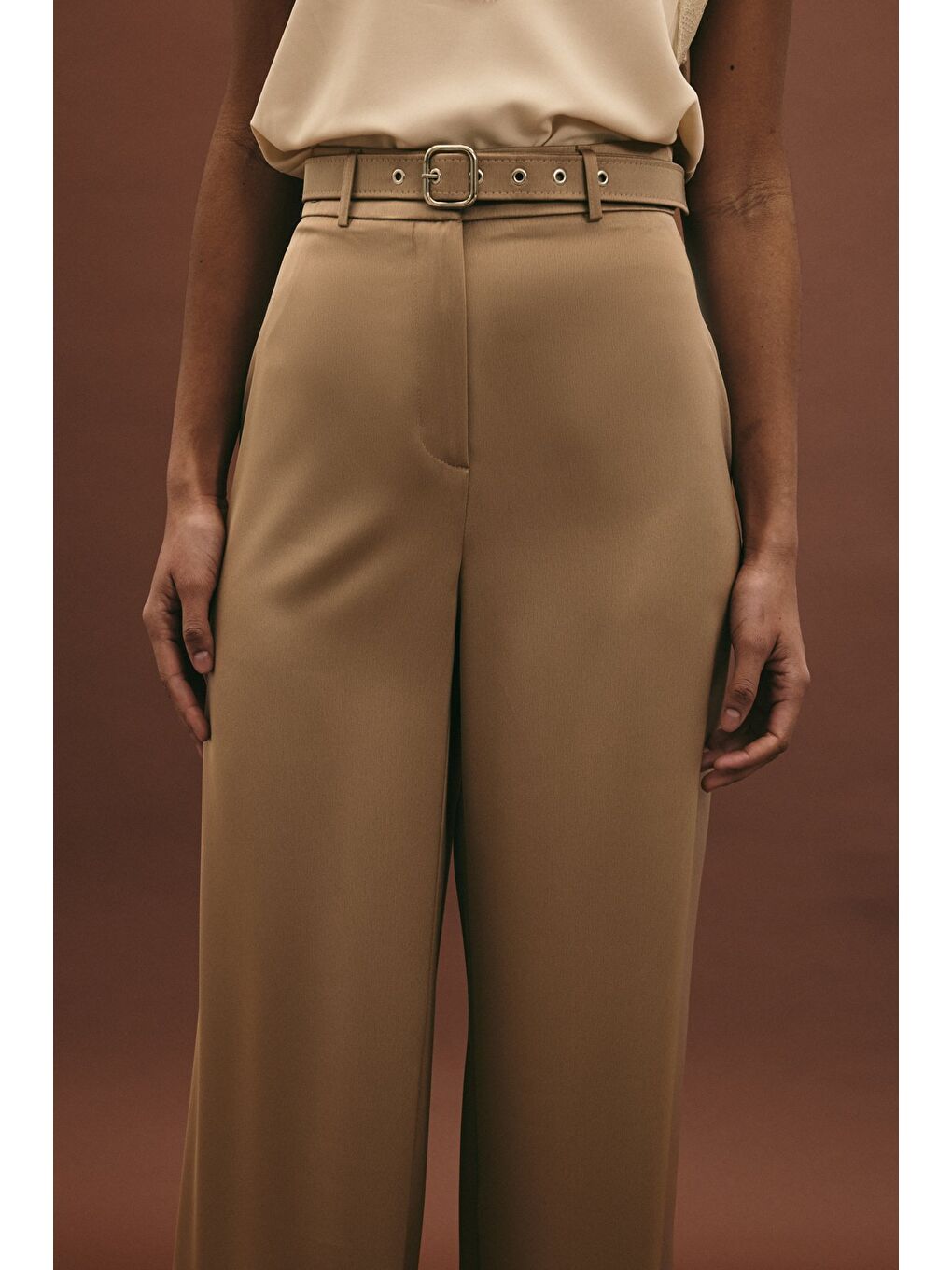 Bej Kemer Detaylı Saten Pantolon - Vizon-5
