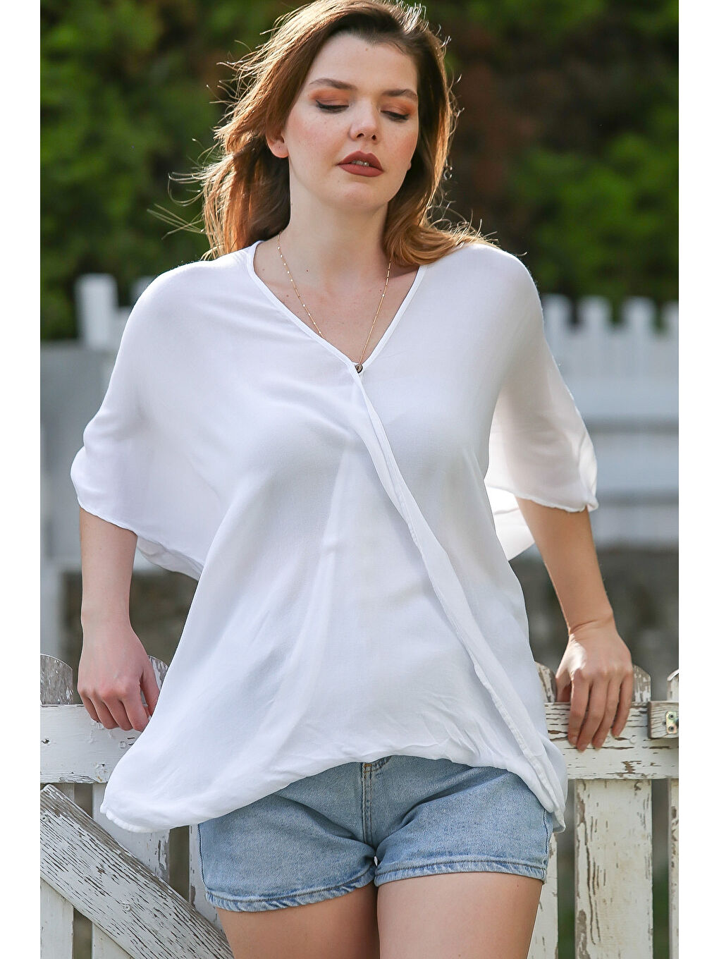 Beyaz Kruvaze Yaka Yarasa Kol Düğmeli İnce Casual Oversize Dokuma Bluz 75 85