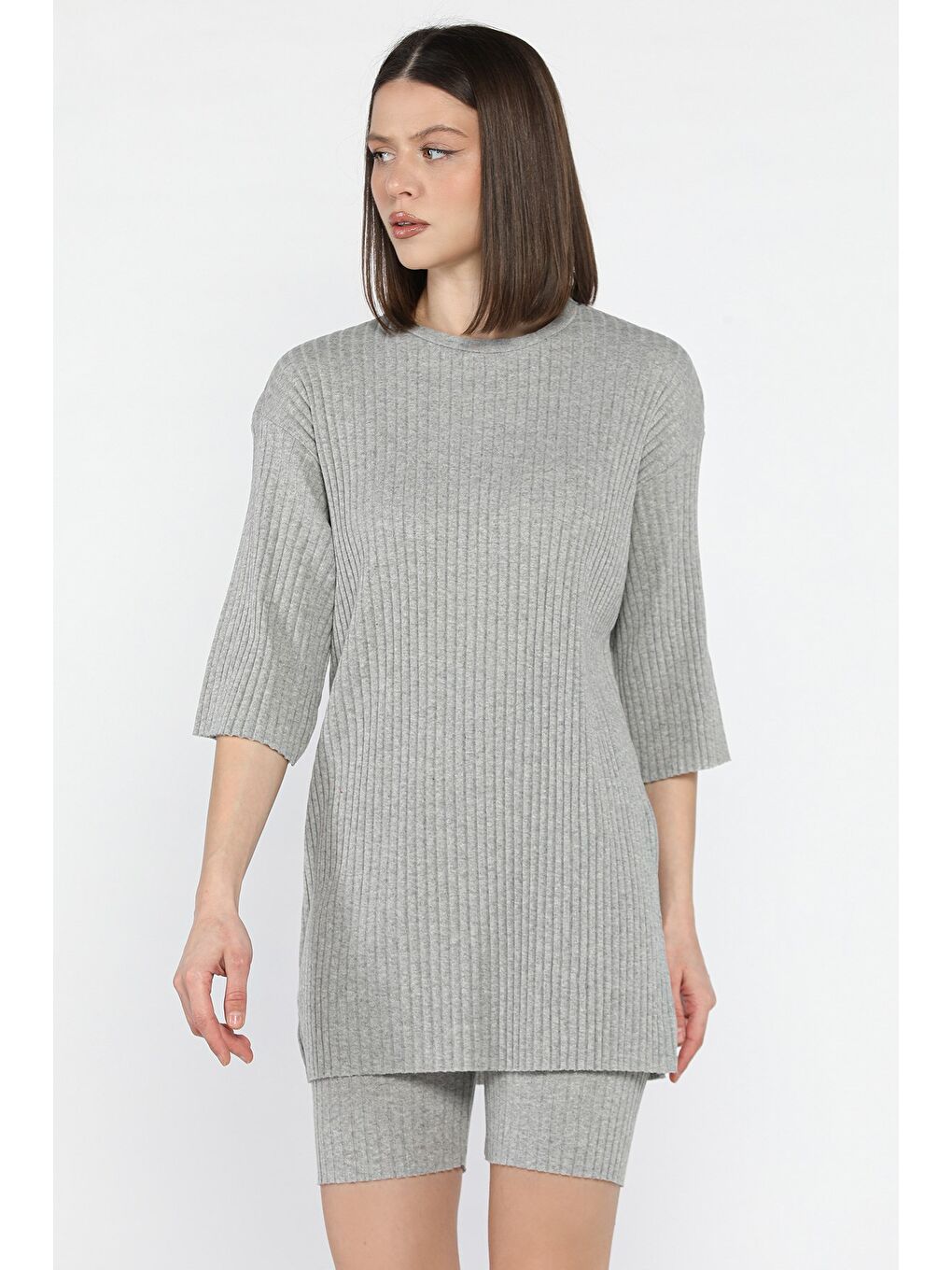 Gri Bisiklet Yaka Yarım Kol Bluz Şort İkili Takım