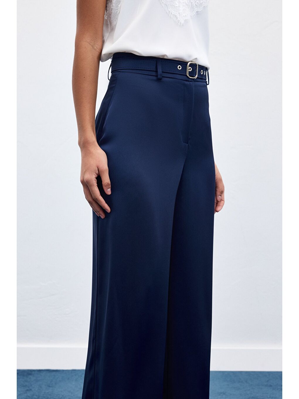 Kemer Detaylı Saten Pantolon - Lacivert-6