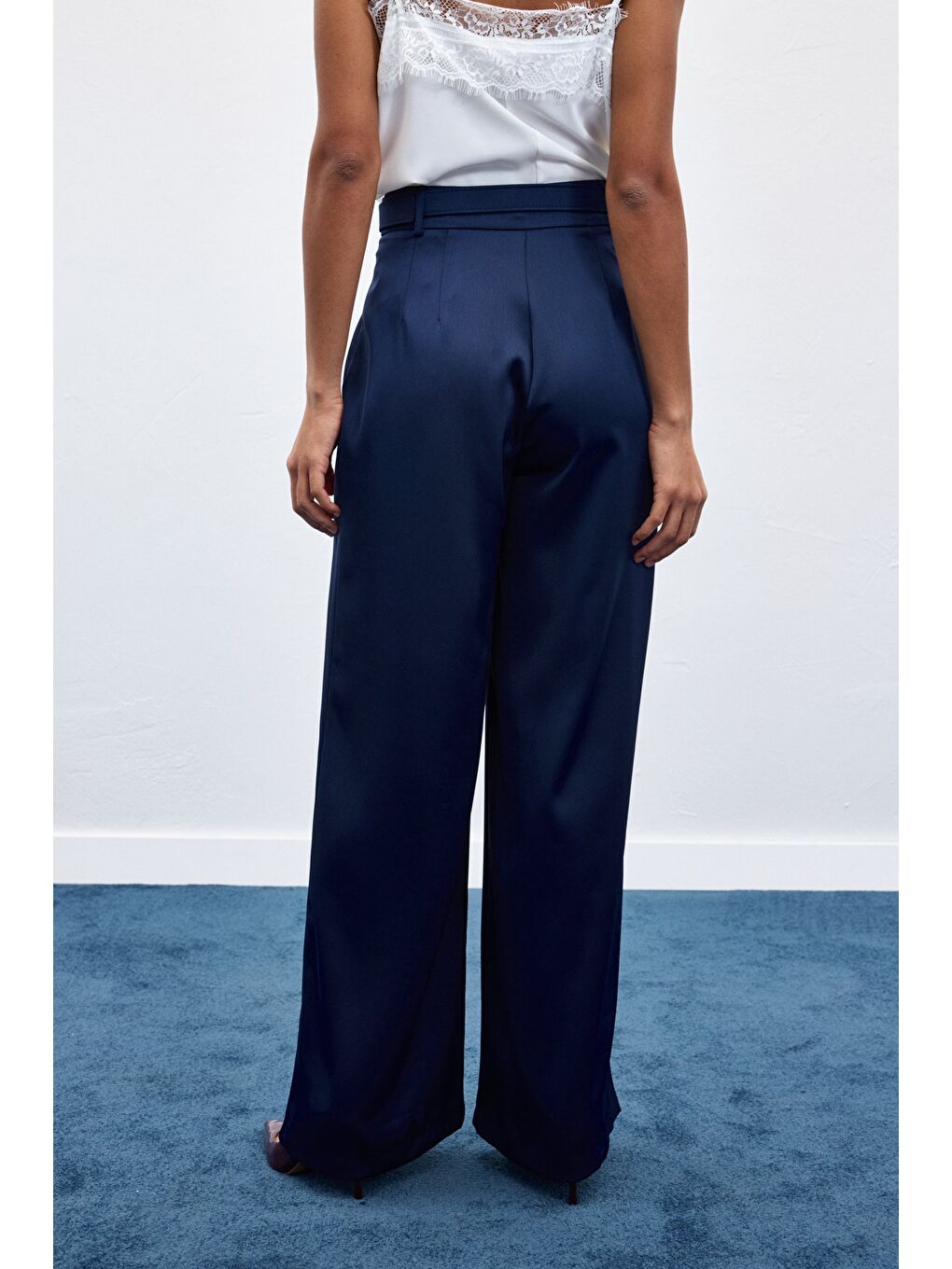 Kemer Detaylı Saten Pantolon - Lacivert-7