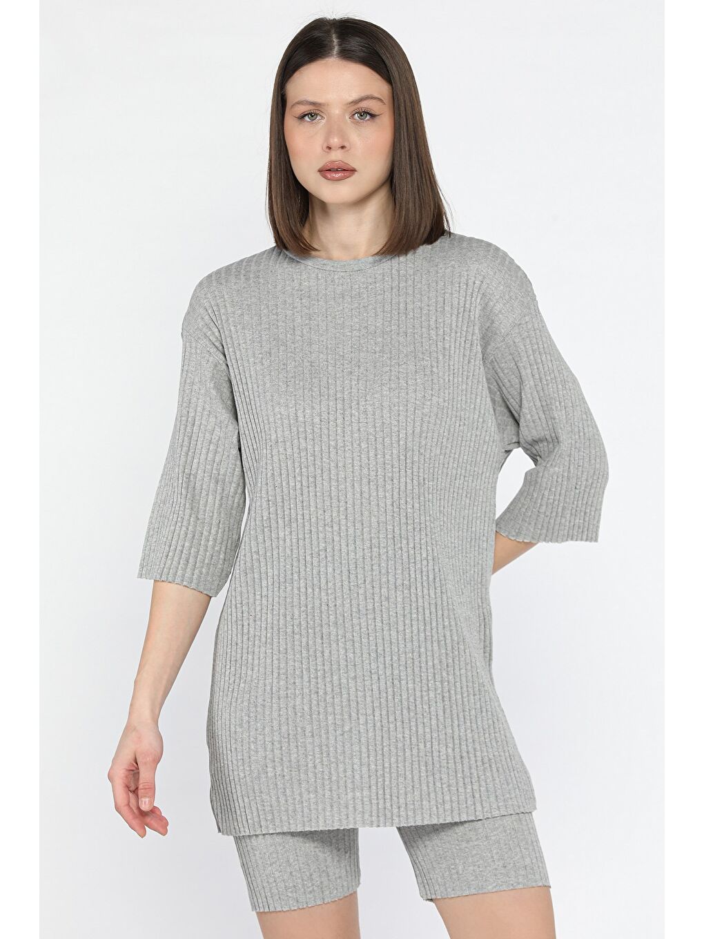 Gri Bisiklet Yaka Yarım Kol Bluz Şort İkili Takım-1