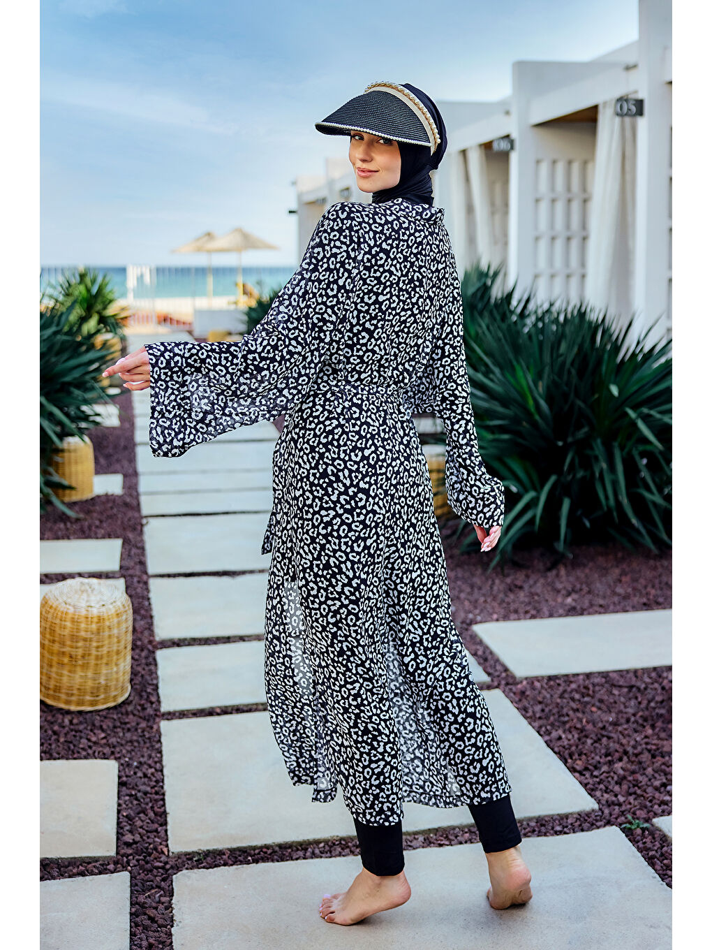 Remsa Tesettür Mayo Üzerine Tek Kaftan Kimono Pareo Beyaz RP036 Leopar-3