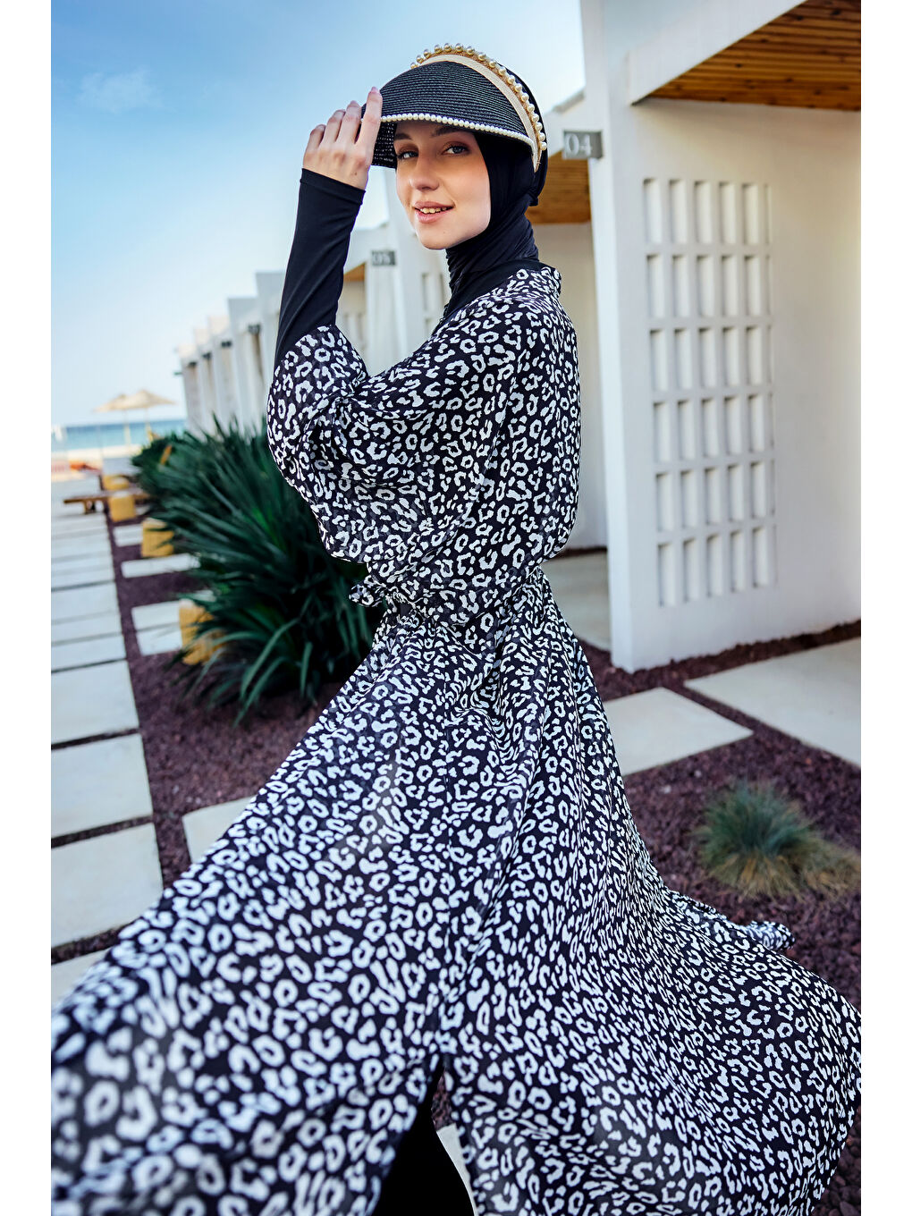 Remsa Tesettür Mayo Üzerine Tek Kaftan Kimono Pareo Beyaz RP036 Leopar-4