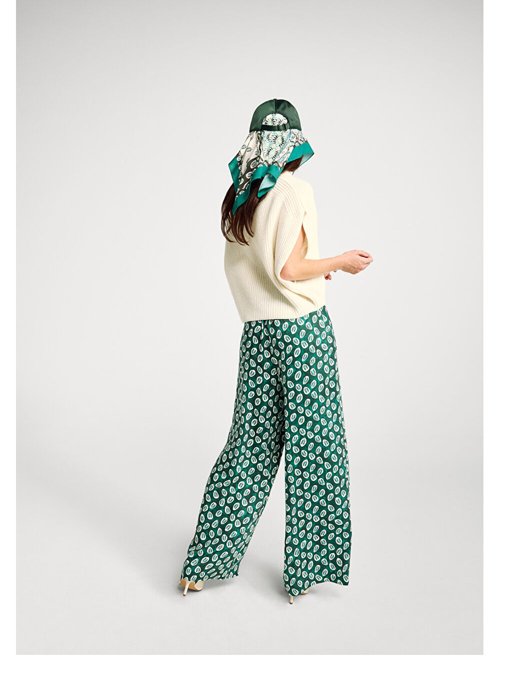 Kadın Yeşil %100 Viskon Rahat Kesim Beli Lastikli Cepli Pantolon-2