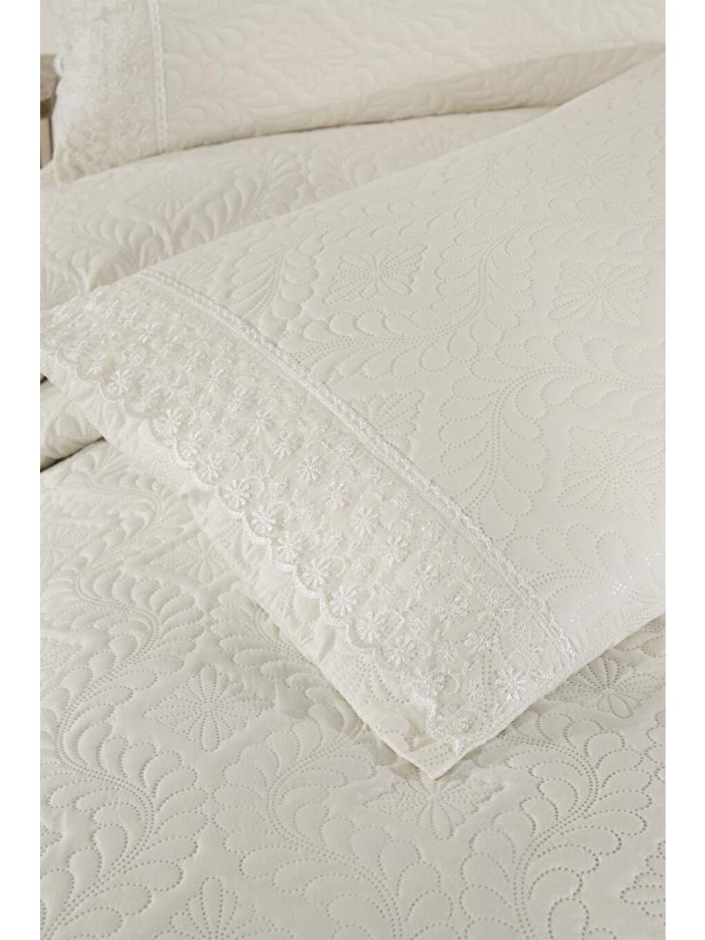 Ekru Zoya Dantelli Kapitoneli Ultrasonik Çift Kişilik Yatak Örtüsü Krem-3