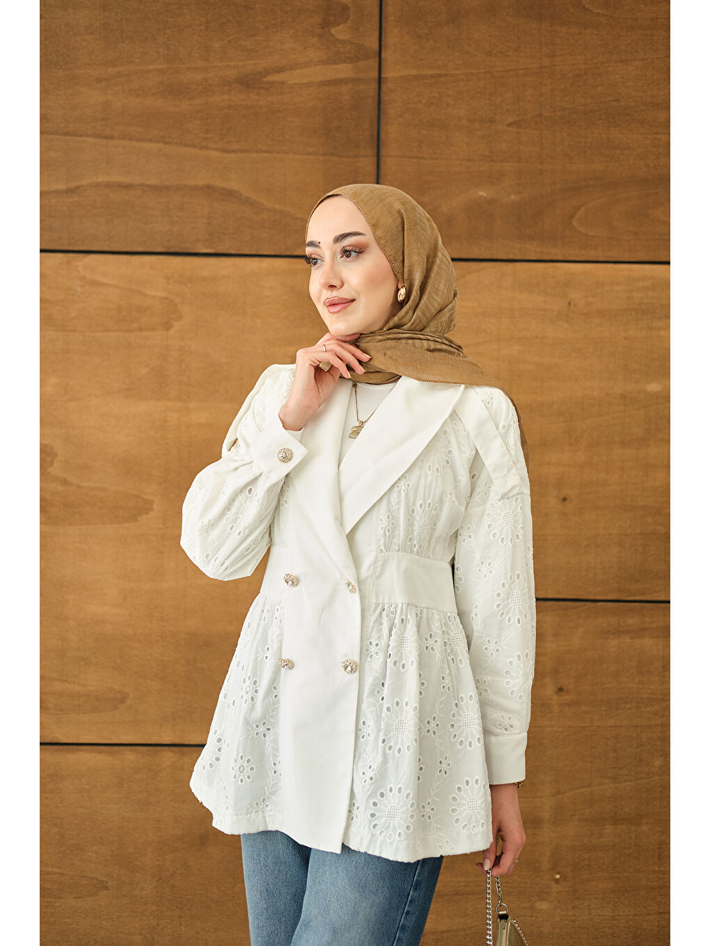 Kadın Kruvaze Yaka Brode Detaylı Apoletli Ceket Beyaz-3